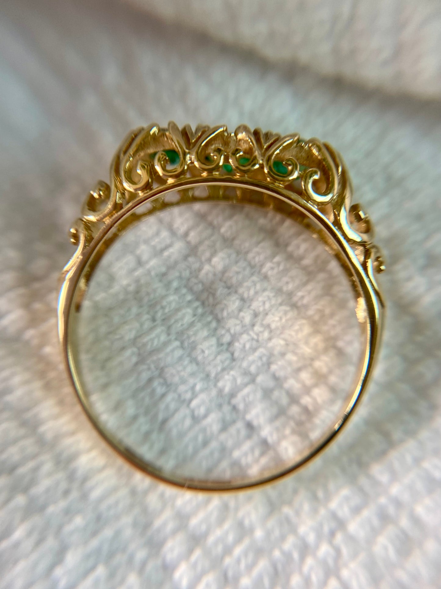 Preloved 9ct Gold Emerald Trilogy Ring