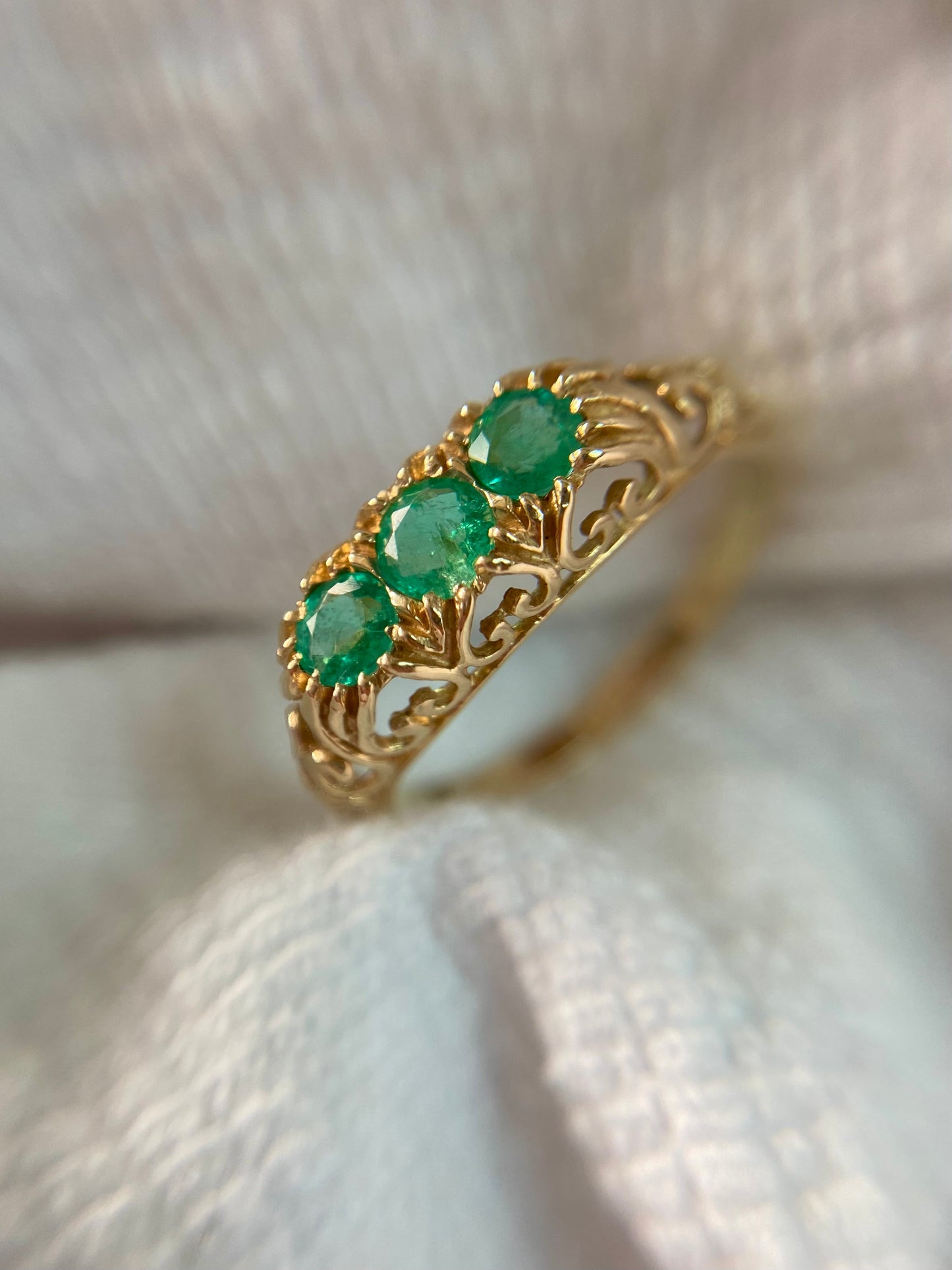 Preloved 9ct Gold Emerald Trilogy Ring