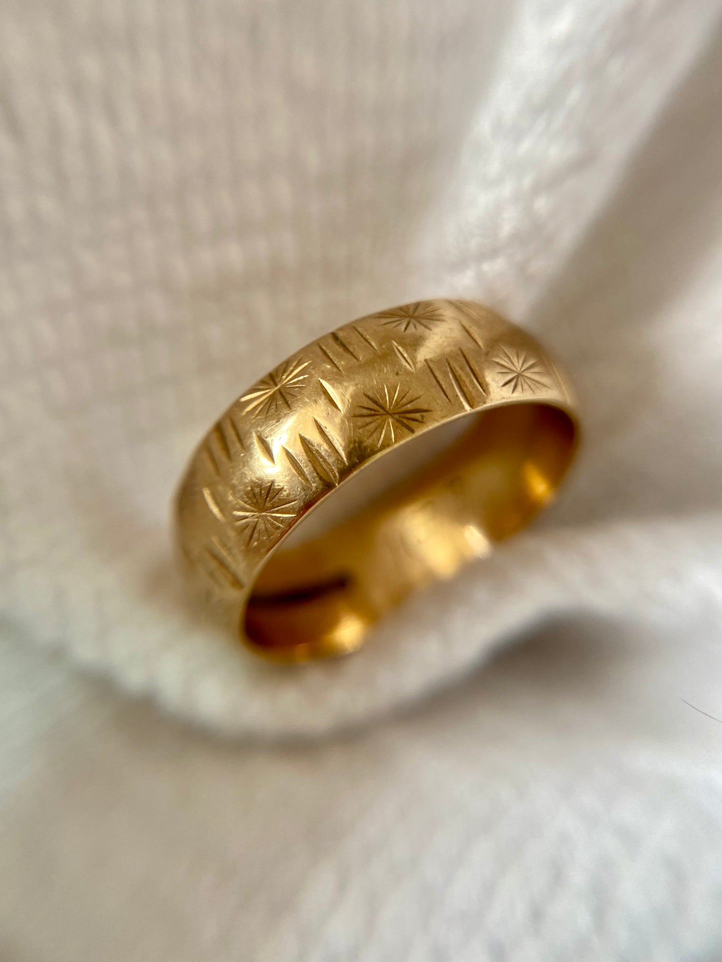 Vintage 9ct Gold Starry Band