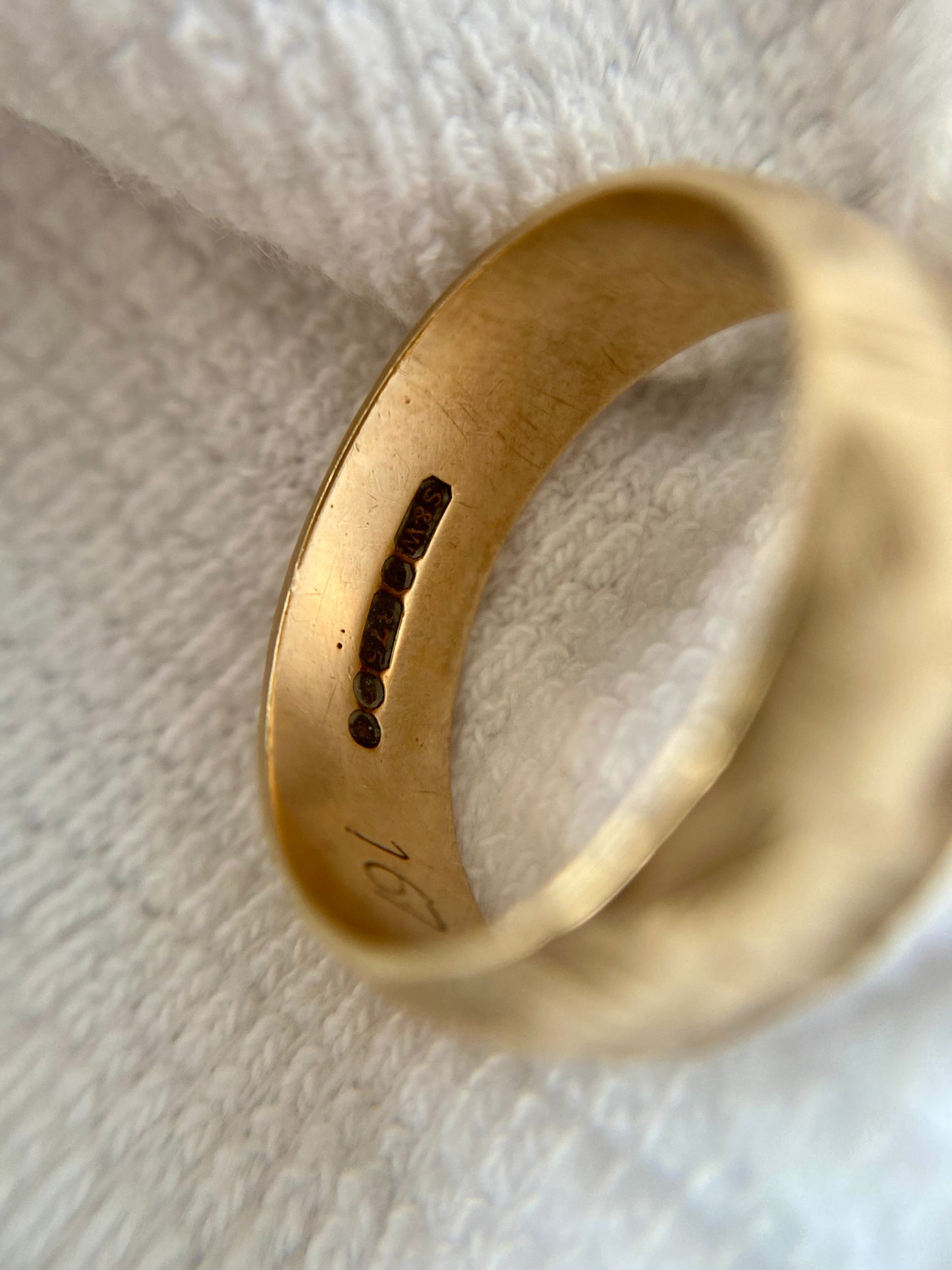 Vintage 9ct Gold Starry Band