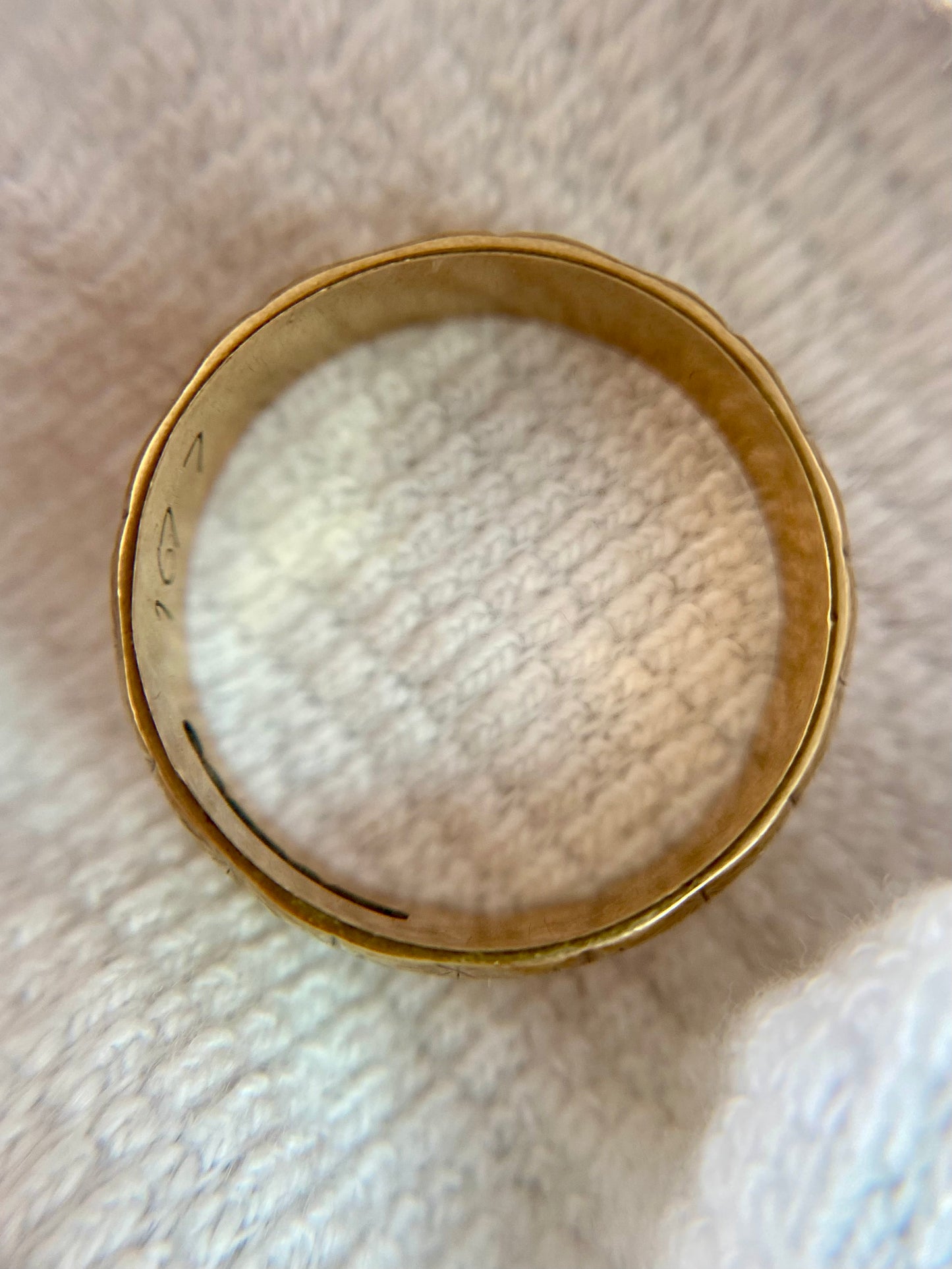 Vintage 9ct Gold Starry Band