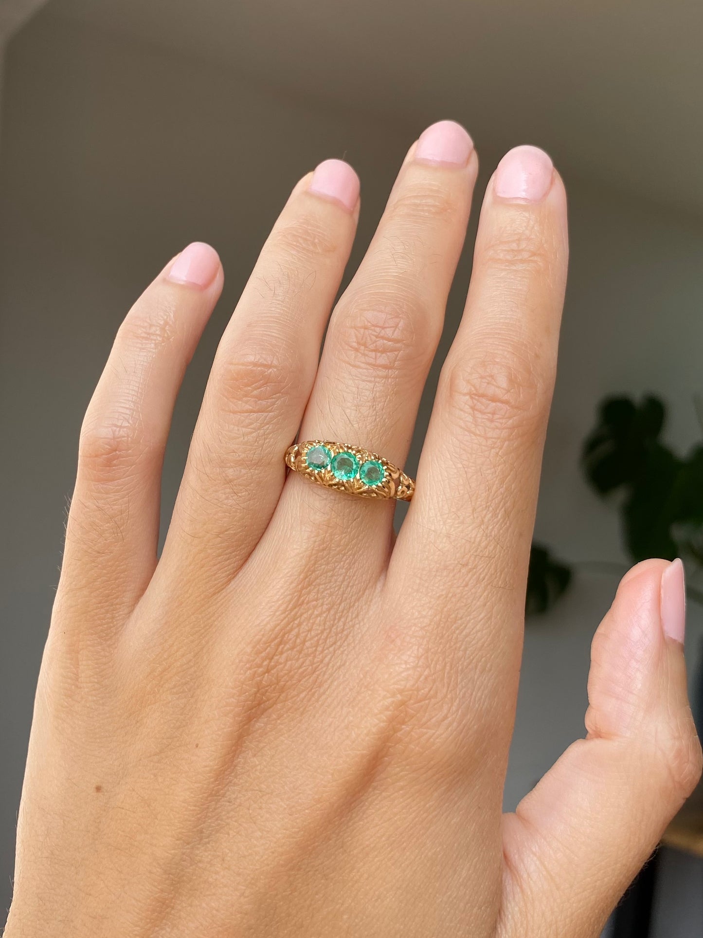 Preloved 9ct Gold Emerald Trilogy Ring