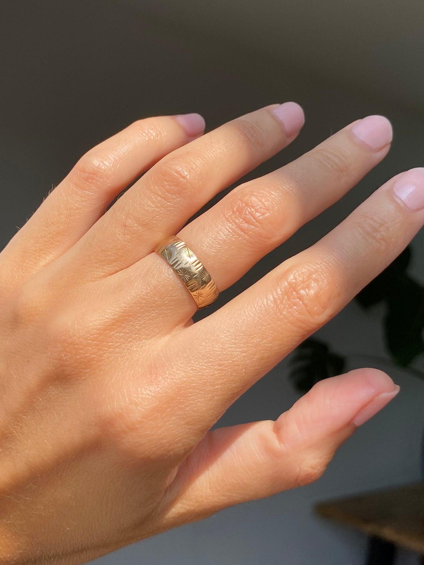 Vintage 9ct Gold Starry Band