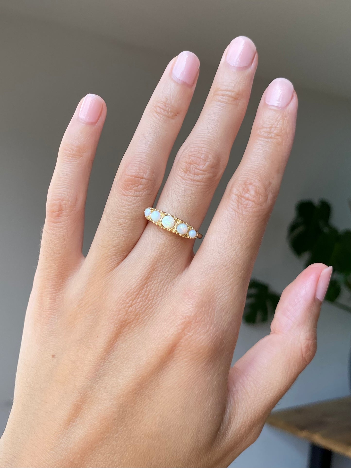 Vintage 9ct Gold Opal Boat Ring