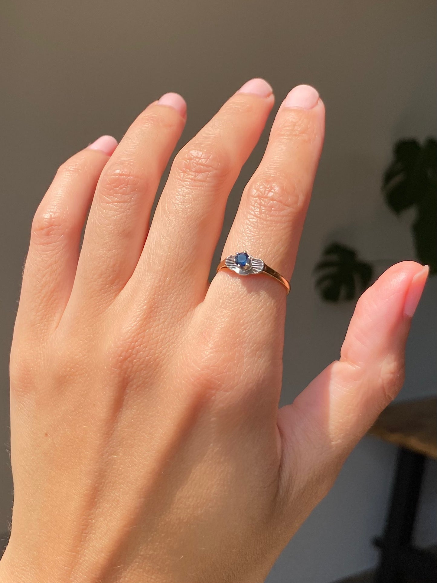 Preloved 18ct Gold Sapphire Solitaire Ring