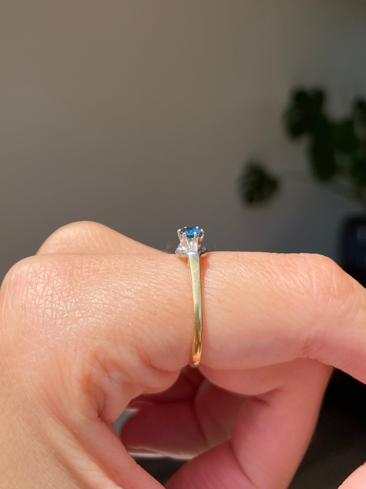 Preloved 18ct Gold Sapphire Solitaire Ring