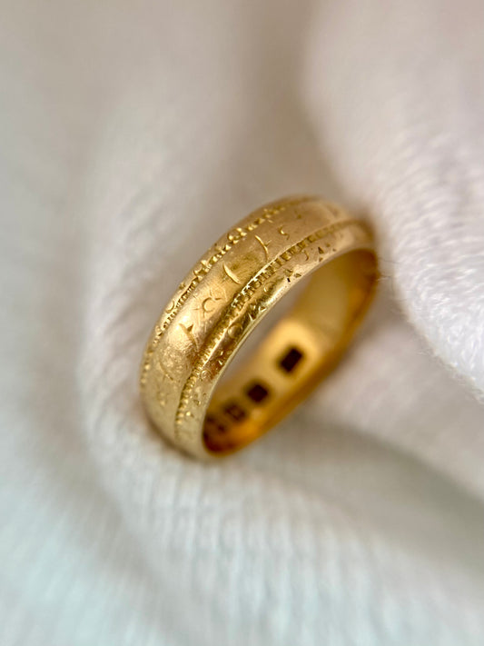 Vintage 18ct Gold Patterned Band