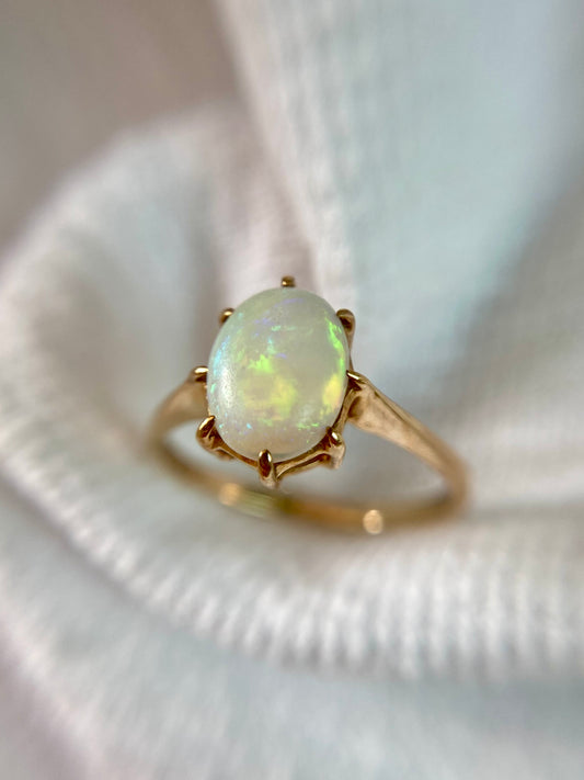 Vintage 9ct Gold Opal Solitaire Ring