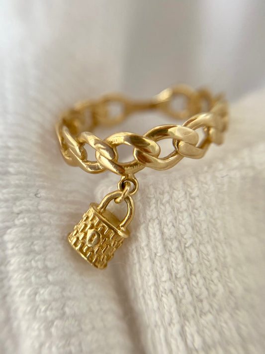 Preloved 14ct Gold Chain Ring with Padlock
