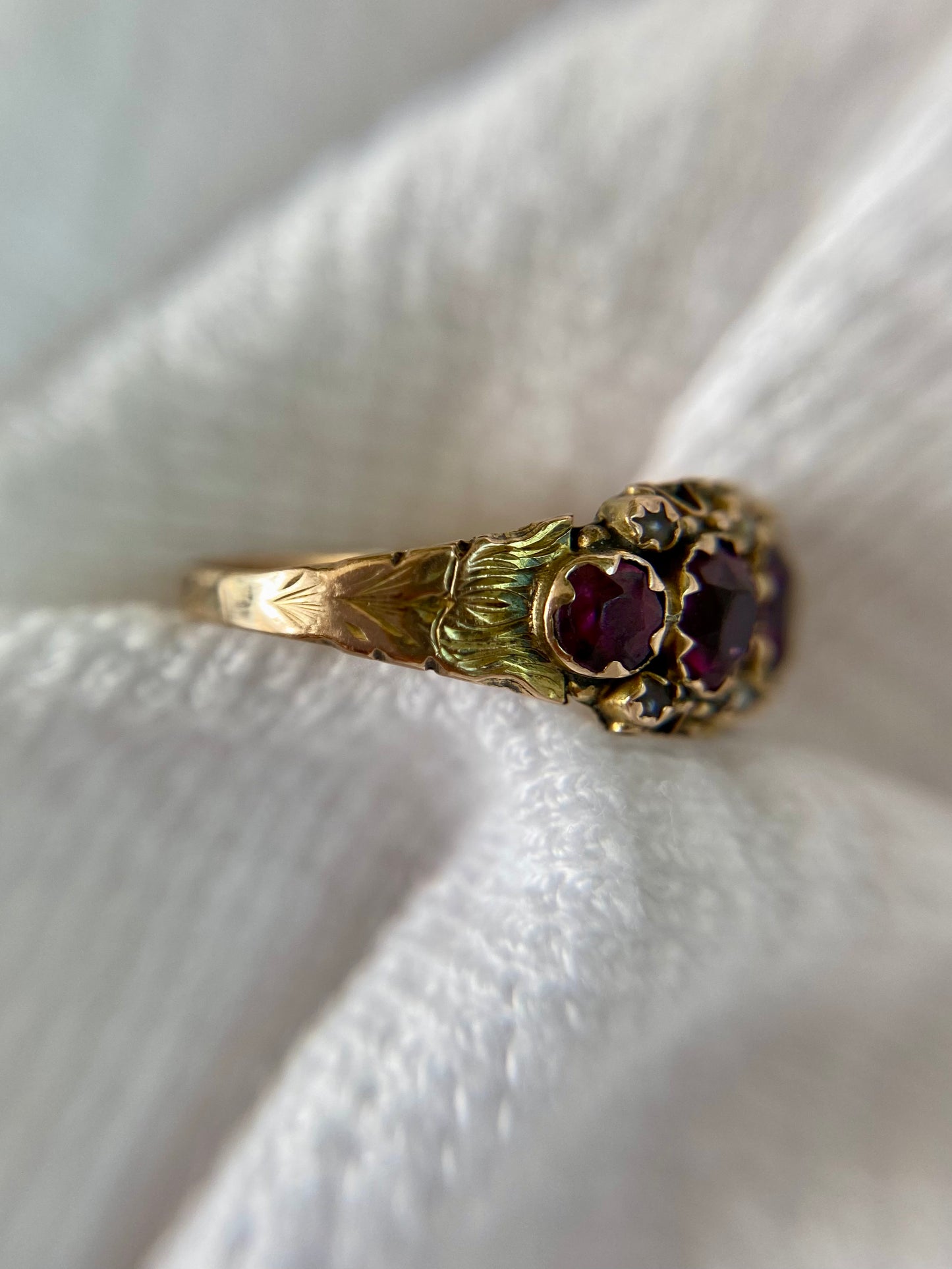 Antique 9ct Gold Garnet + Pearl Ring