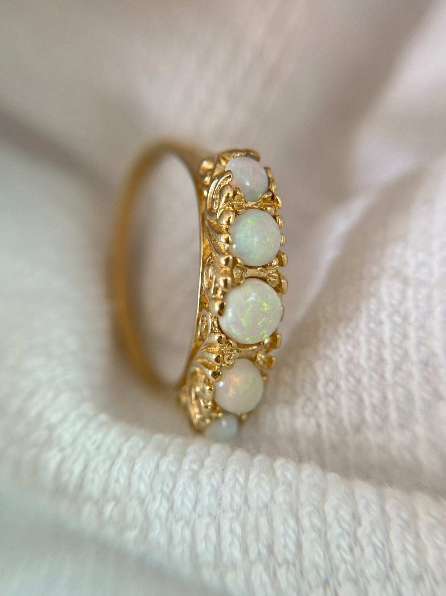 Vintage 9ct Gold Opal Boat Ring