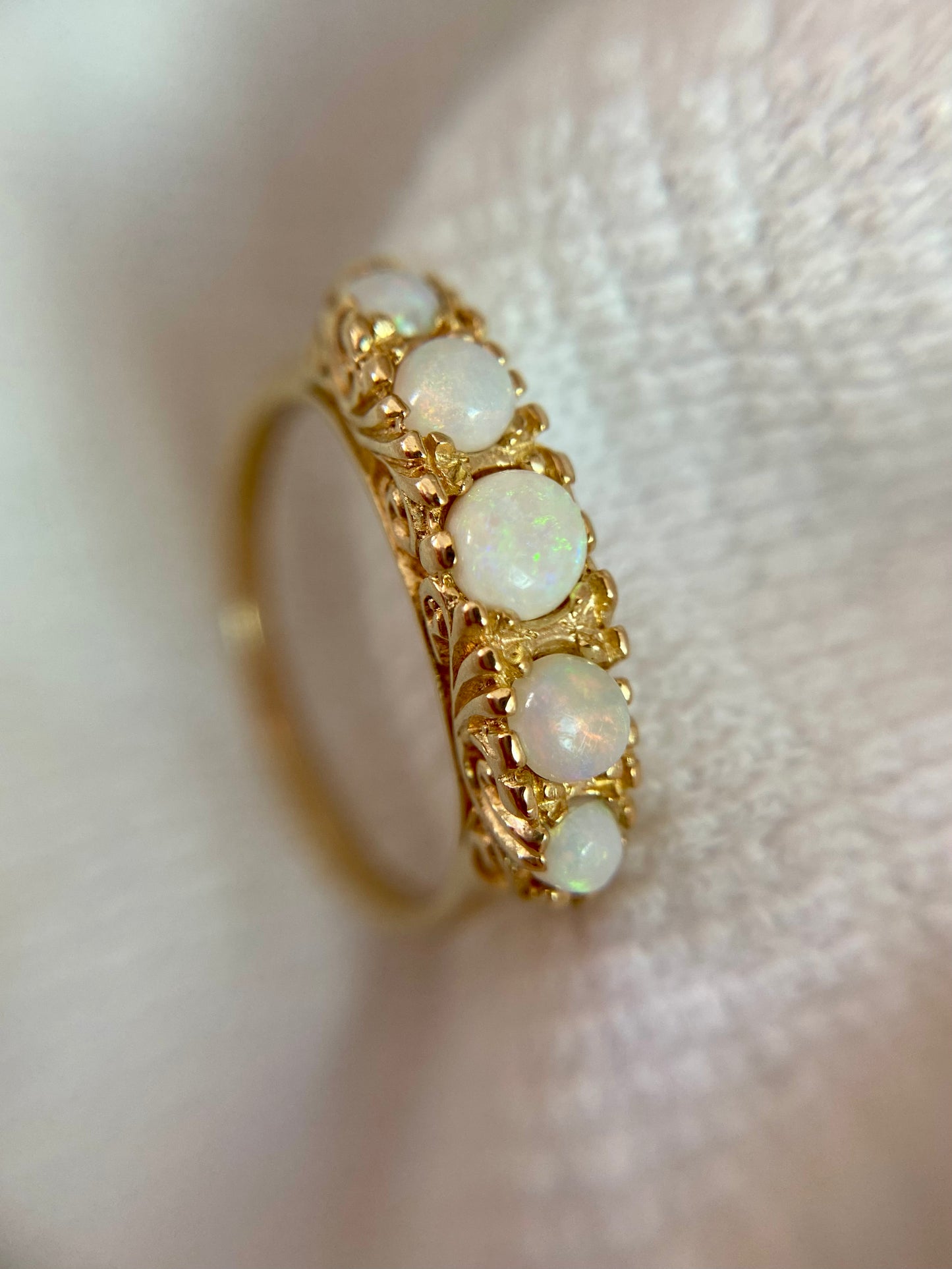 Vintage 9ct Gold Opal Boat Ring