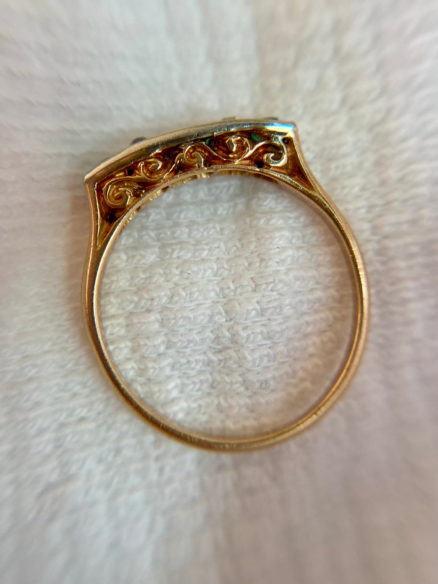 Vintage 18ct Gold Emerald & Diamond Ring