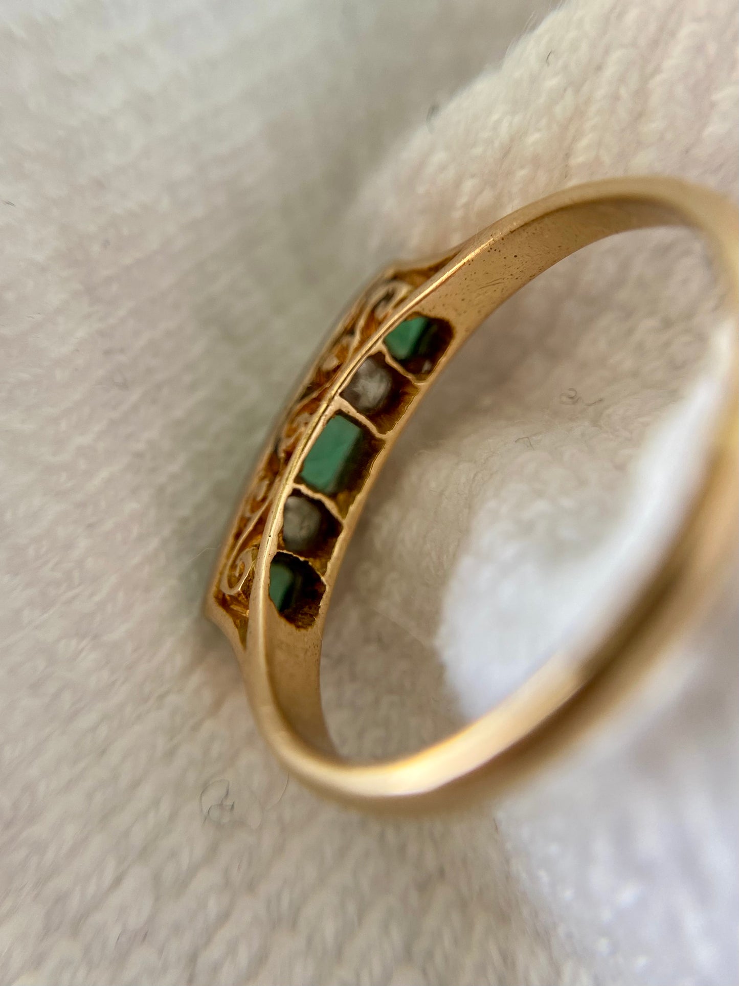 Vintage 18ct Gold Emerald & Diamond Ring