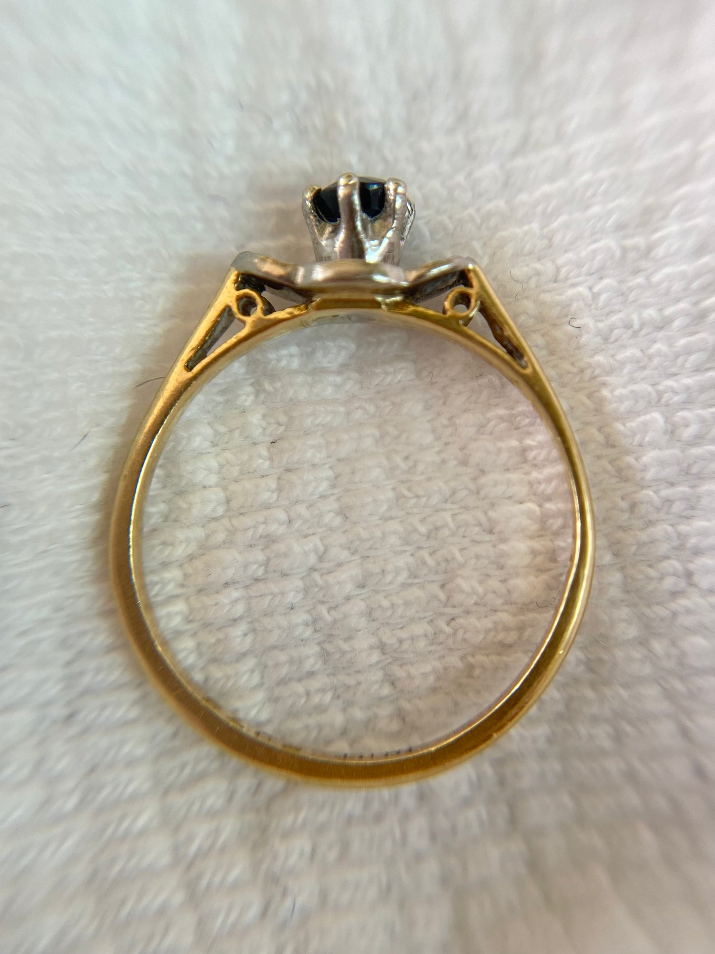 Preloved 18ct Gold Sapphire Solitaire Ring