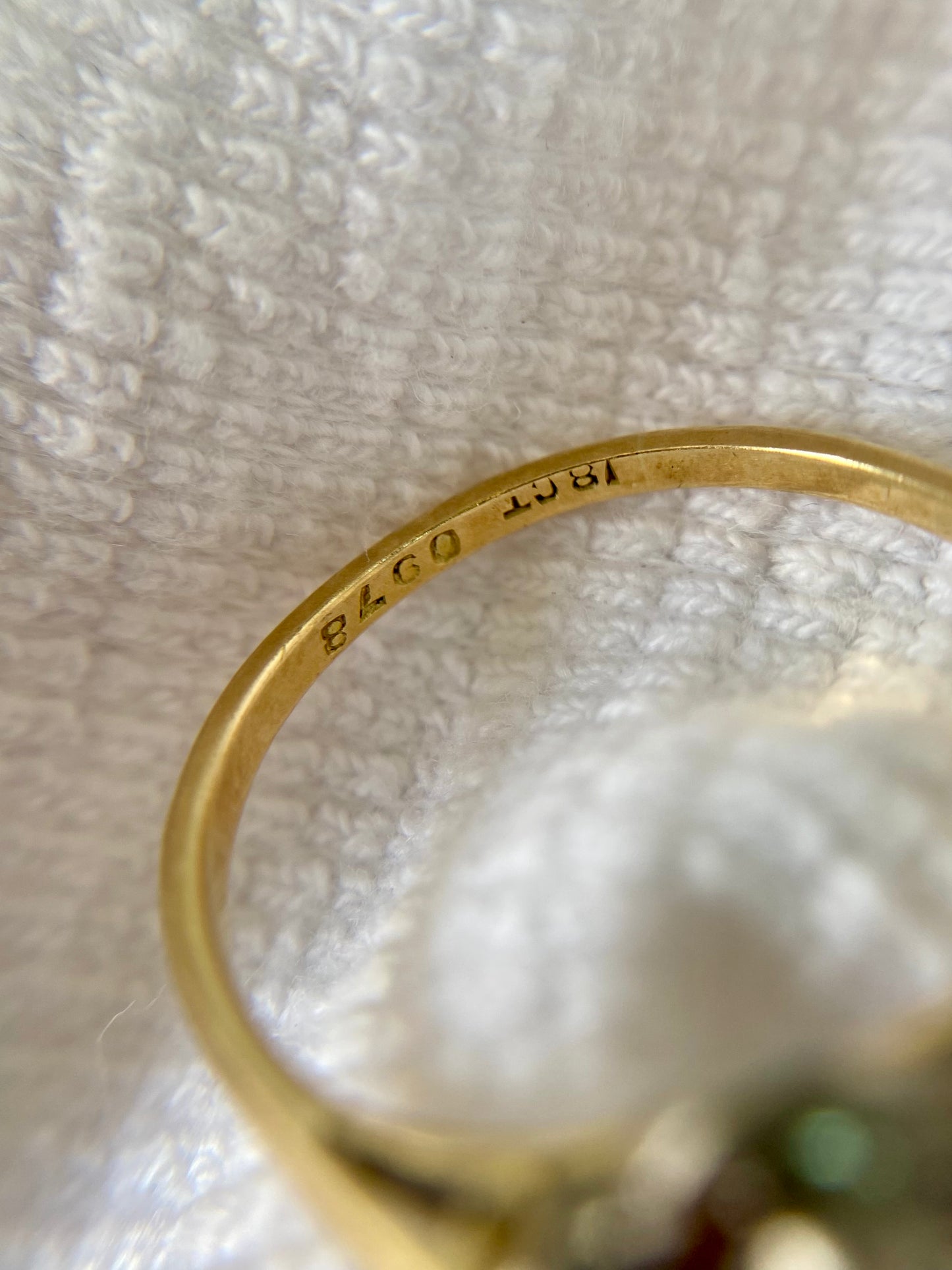 Preloved 18ct Gold Sapphire Solitaire Ring