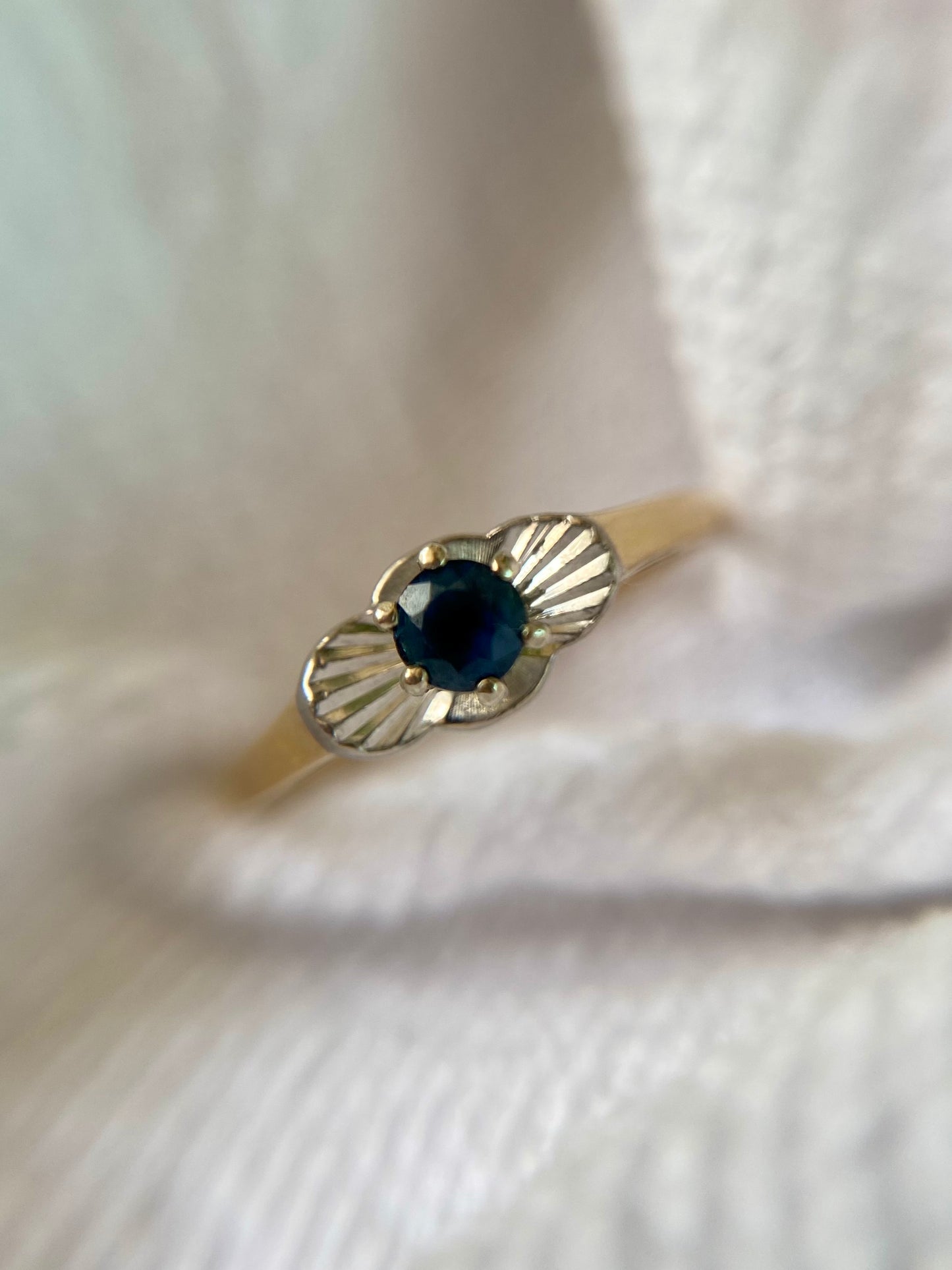 Preloved 18ct Gold Sapphire Solitaire Ring