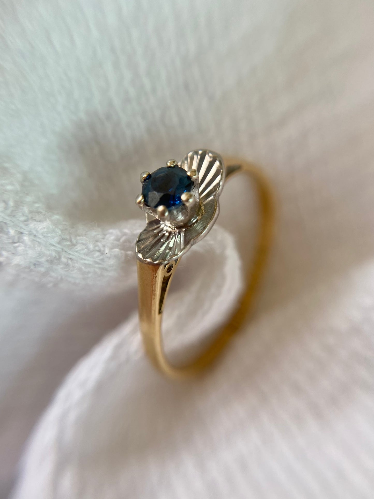 Preloved 18ct Gold Sapphire Solitaire Ring
