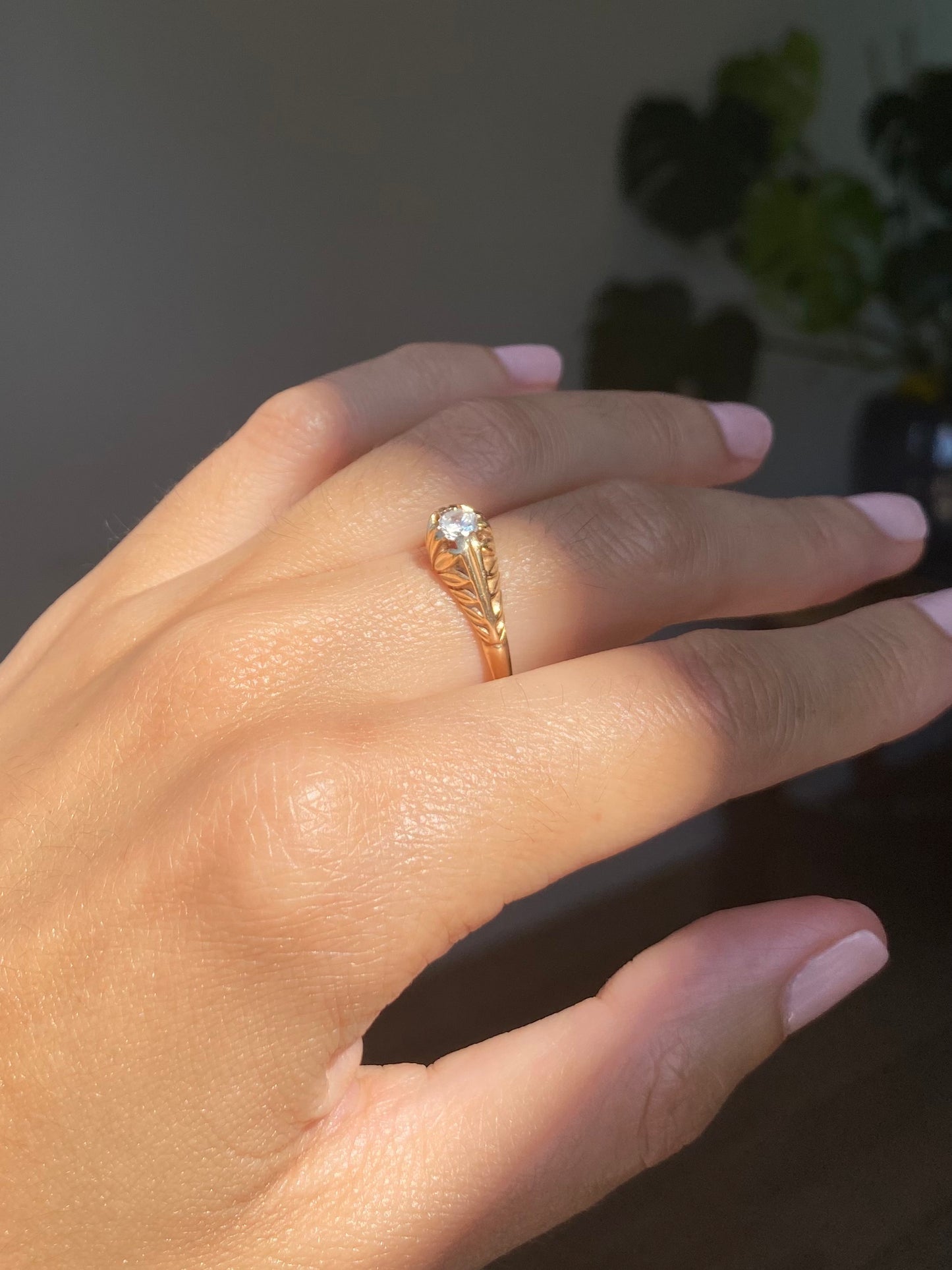 Vintage 9ct Gold Leafy Solitaire Ring