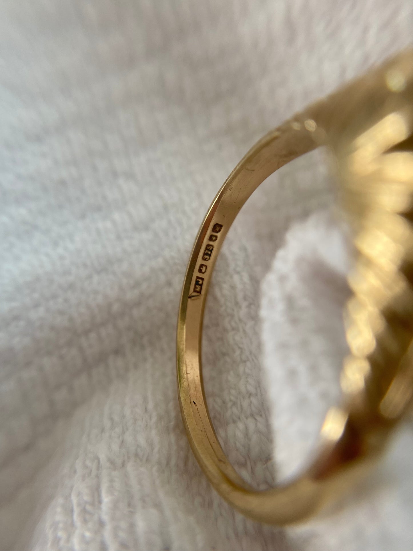 Vintage 9ct Gold Leafy Solitaire Ring