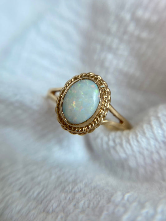 Vintage 9ct Gold Opal Solitaire Ring