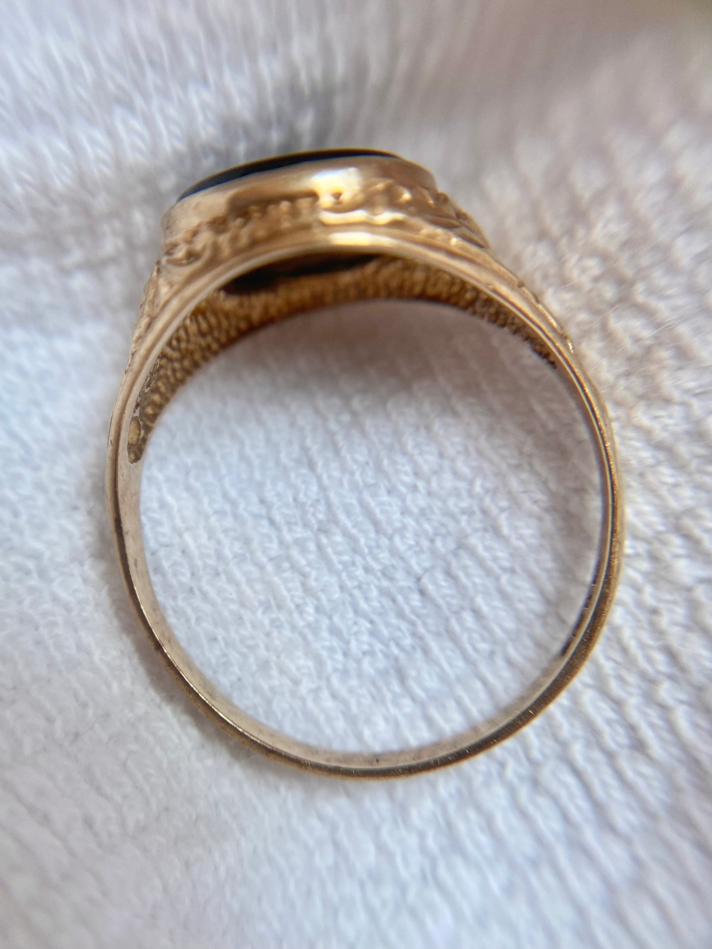 Vintage 9ct Gold Ornate Onyx Ring