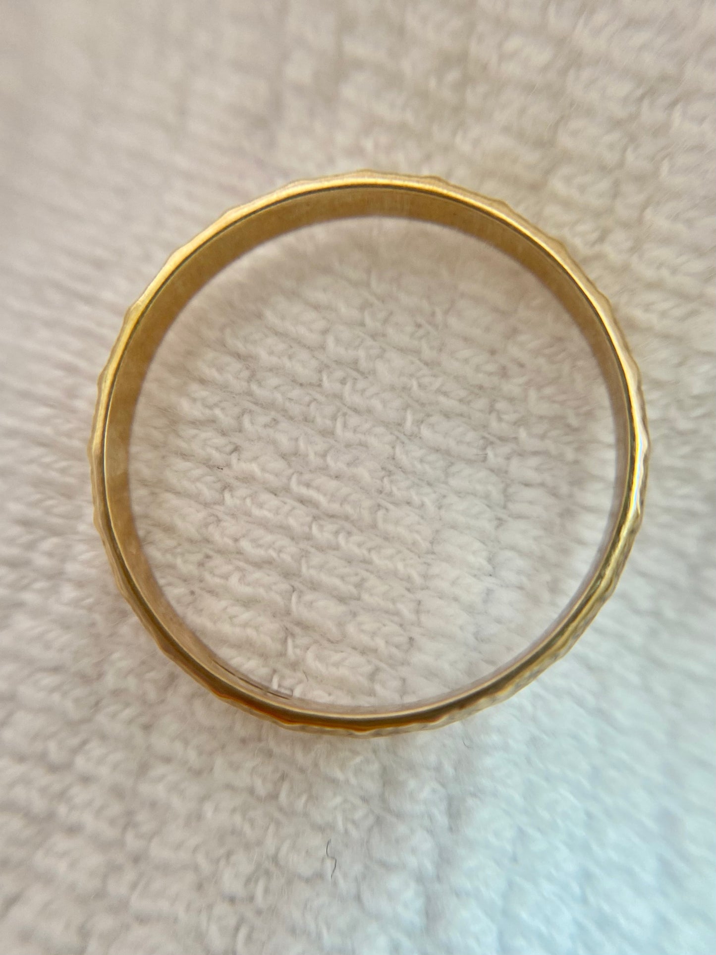 Vintage 9ct Gold Thin Starry Band