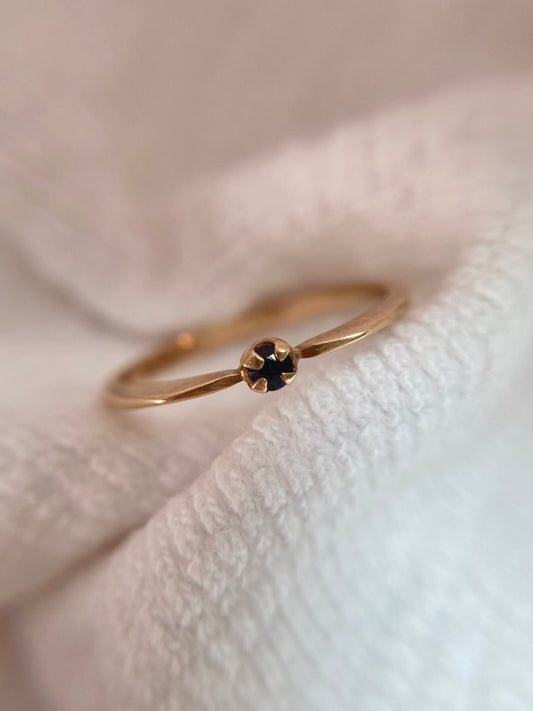 Vintage 9ct Gold Dainty Sapphire Ring