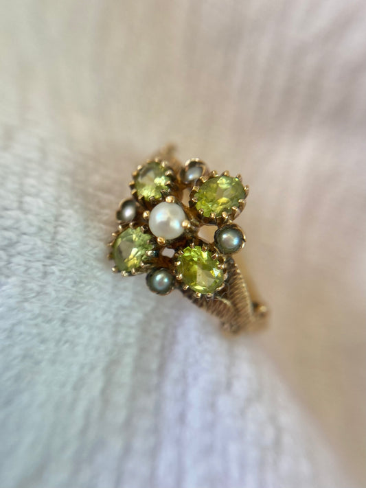 Vintage 9ct Gold Peridot & Pearl Ring