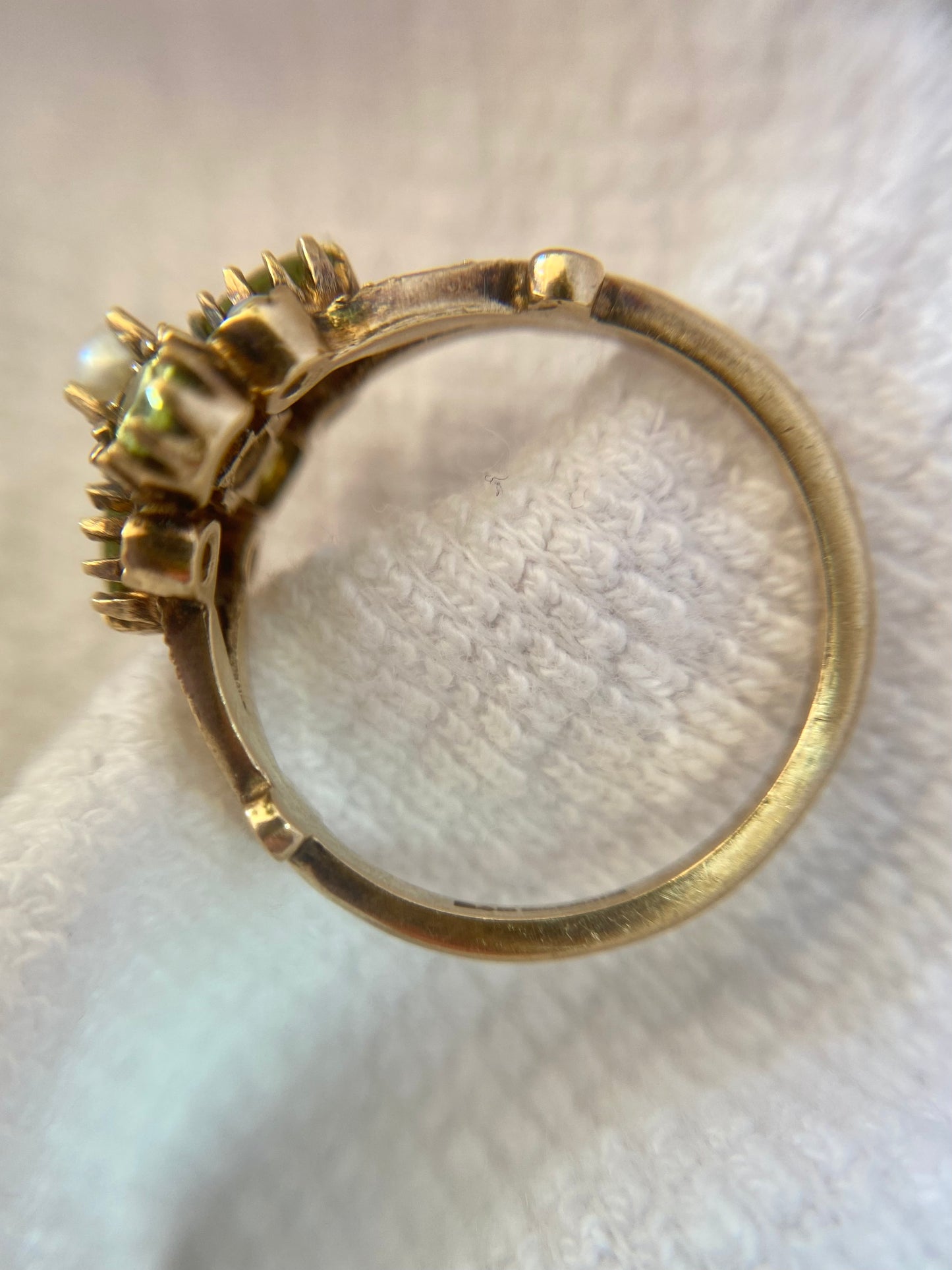 Vintage 9ct Gold Peridot & Pearl Ring