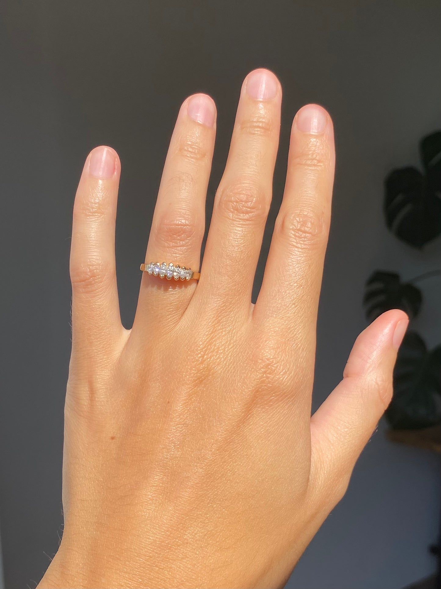 Preloved 10k Gold 7 Diamond Ring