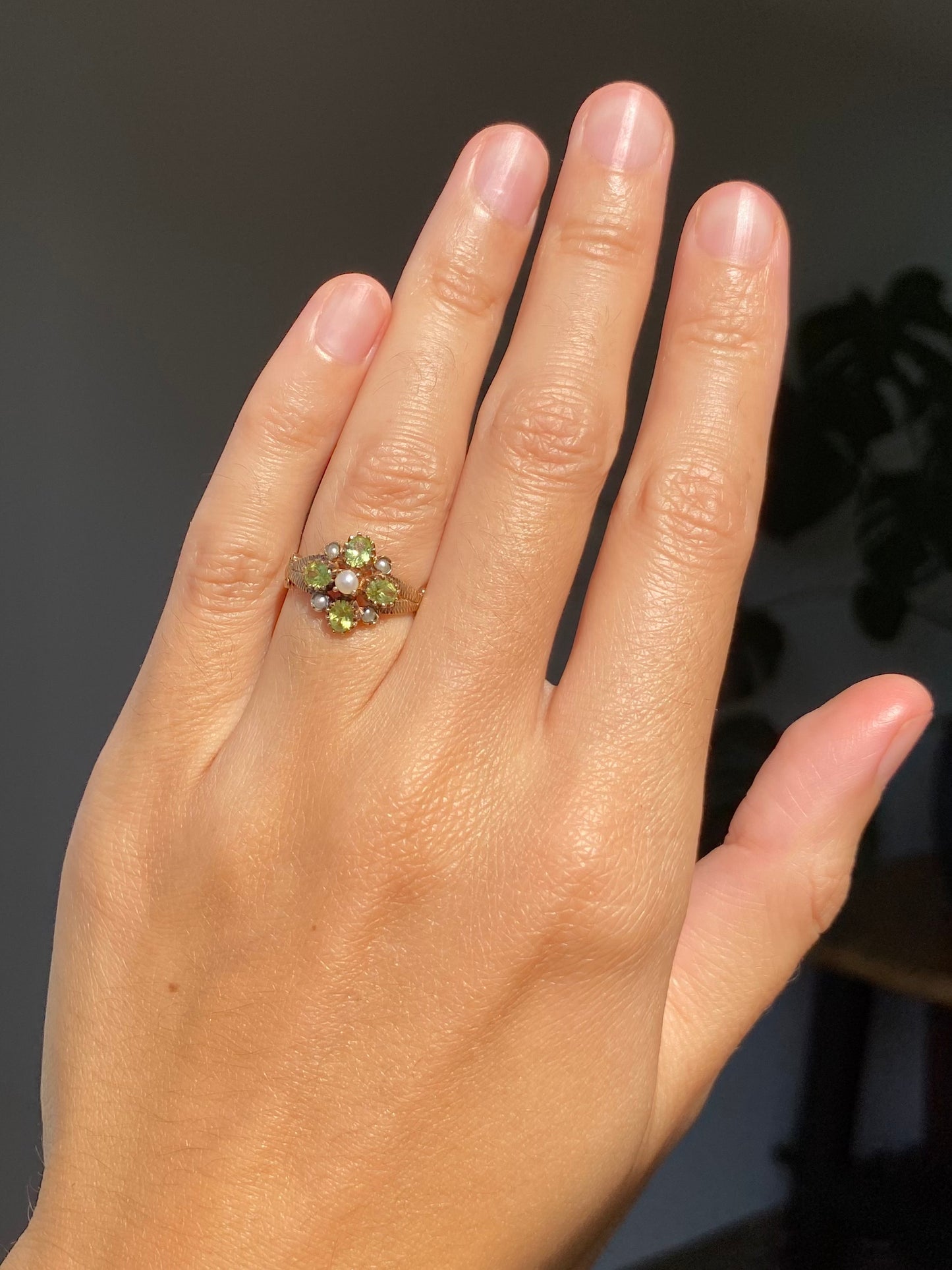Vintage 9ct Gold Peridot & Pearl Ring