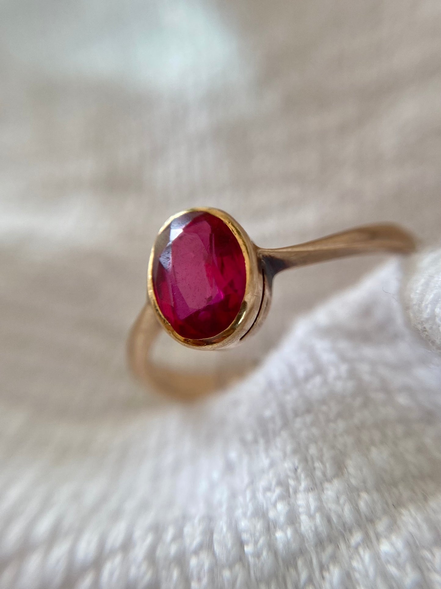 🌟 Vintage 9ct Gold Ruby Solitaire Ring