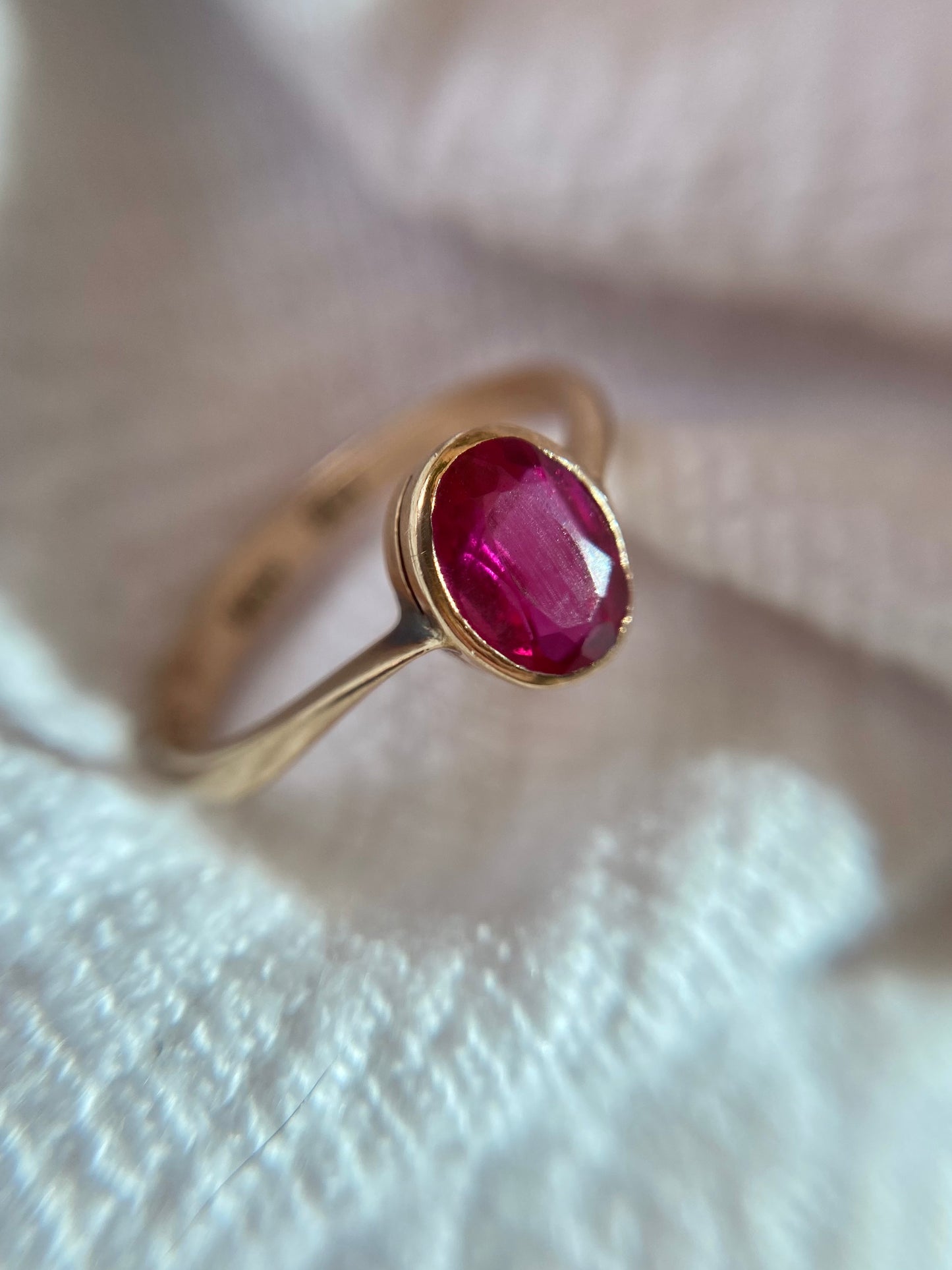 🌟 Vintage 9ct Gold Ruby Solitaire Ring