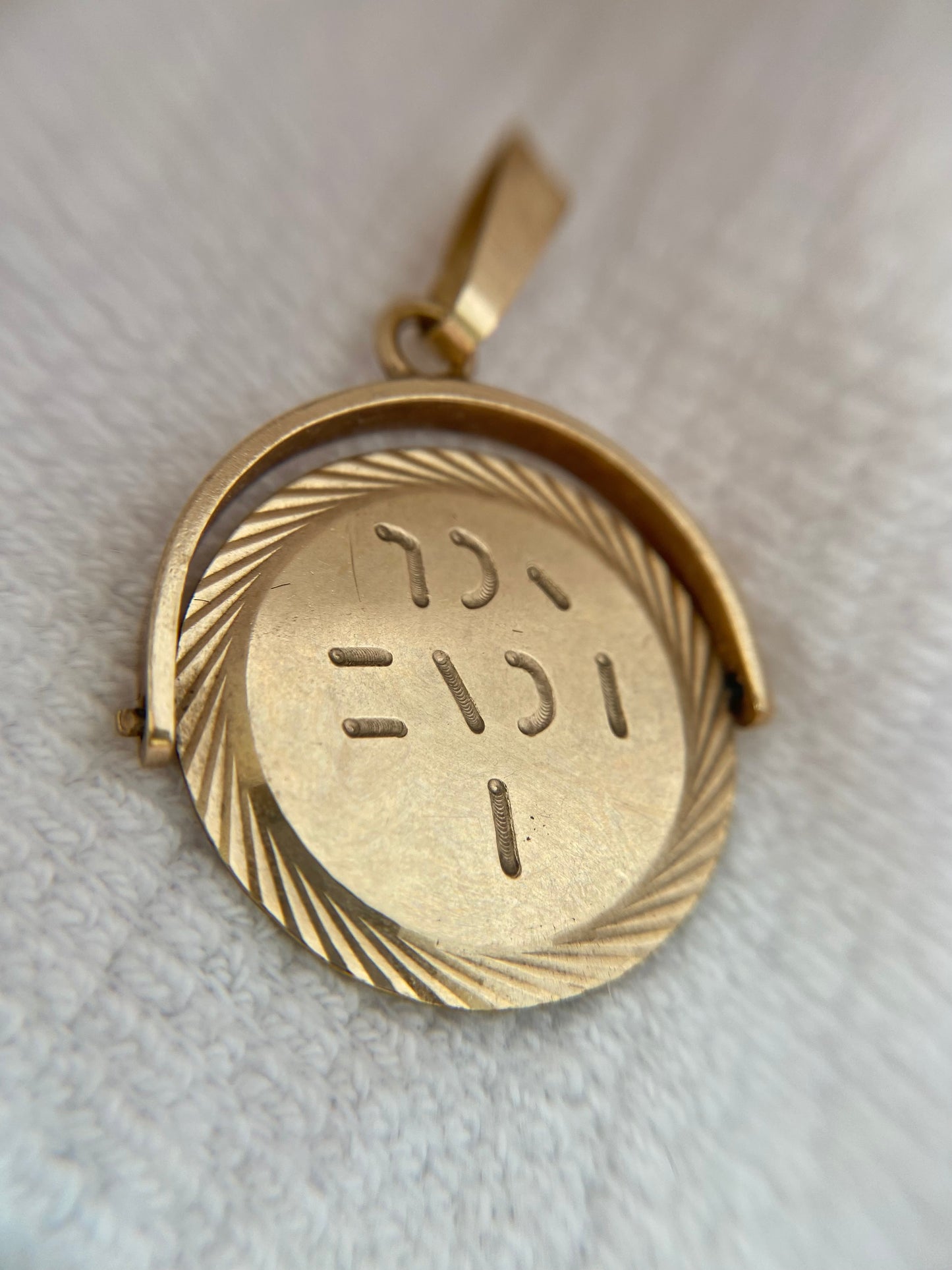 Vintage 9ct Gold "I Love You" Spinner Pendant