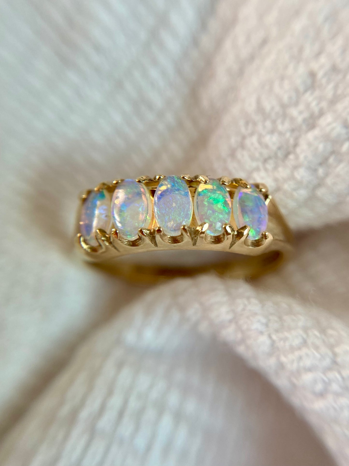 Preloved 9ct Gold 5 Opal Ring