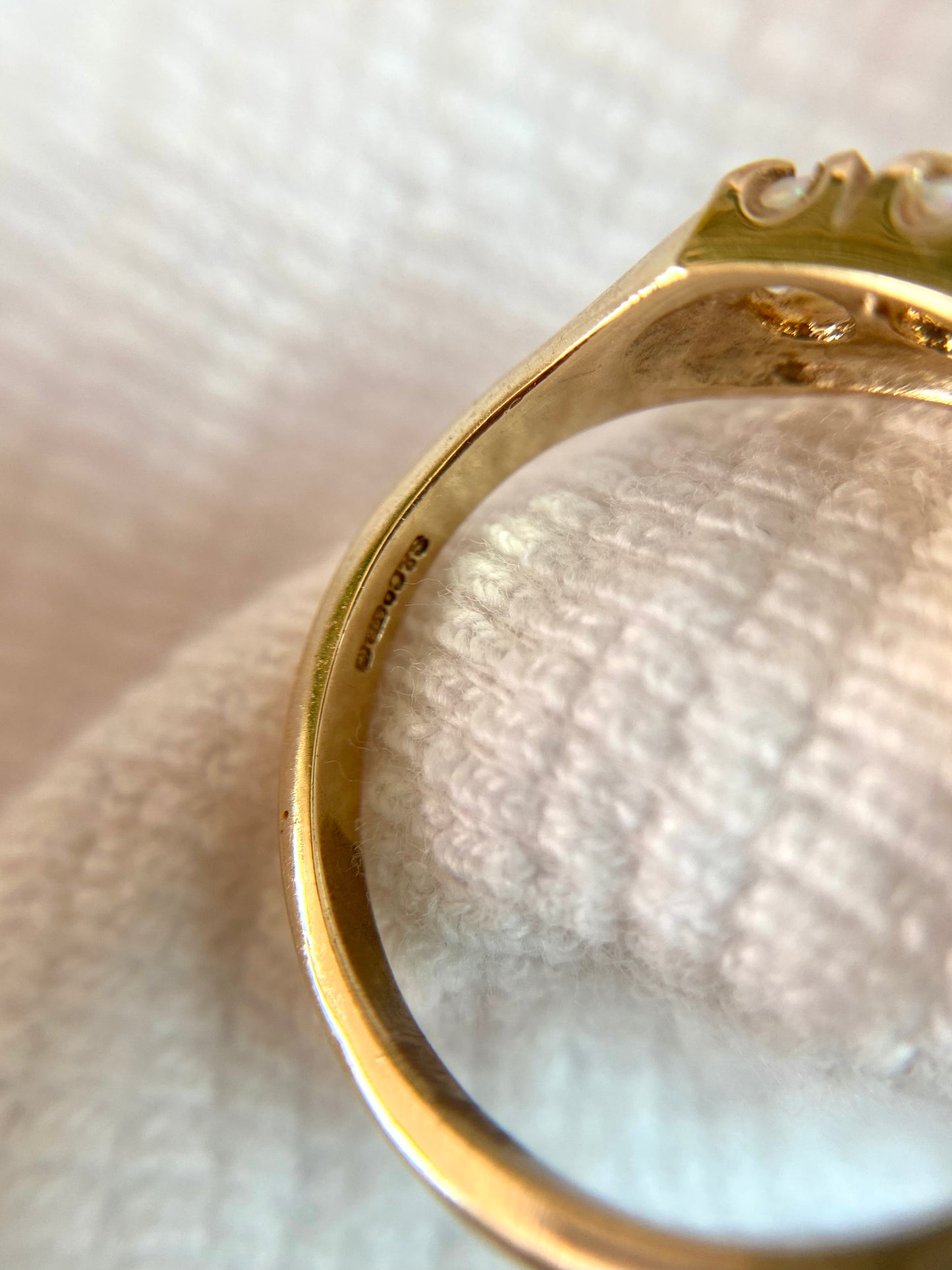 Preloved 9ct Gold 5 Opal Ring