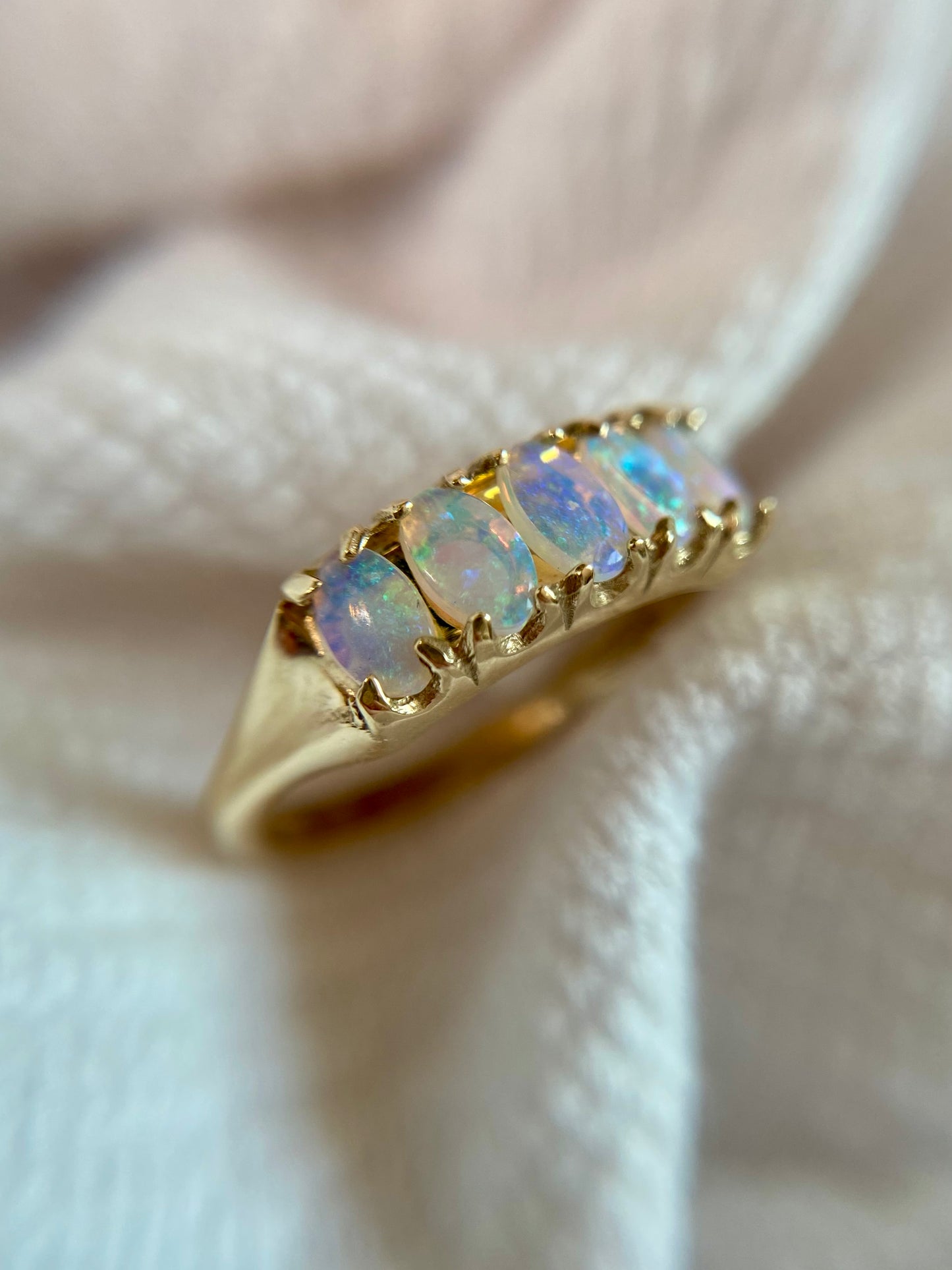 Preloved 9ct Gold 5 Opal Ring