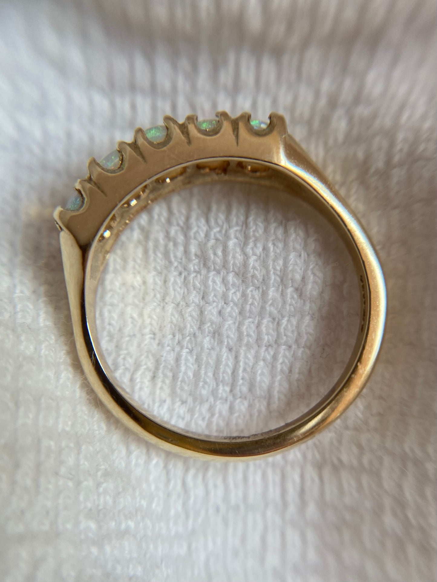 Preloved 9ct Gold 5 Opal Ring
