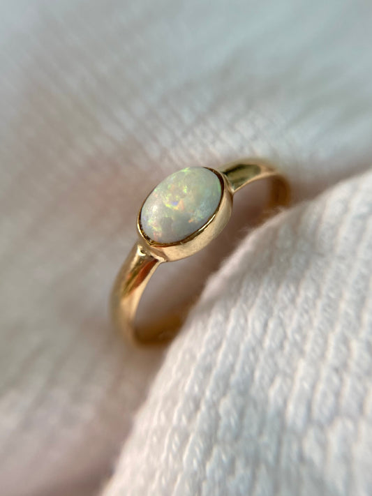 Vintage 9ct Gold East-West Opal Ring
