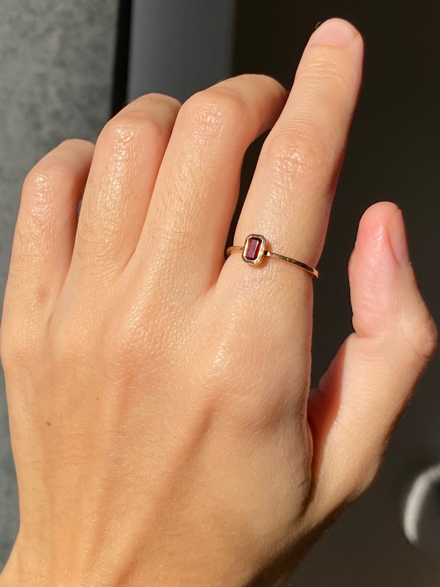 🌟 Vintage 9ct Gold Garnet Solitaire Ring