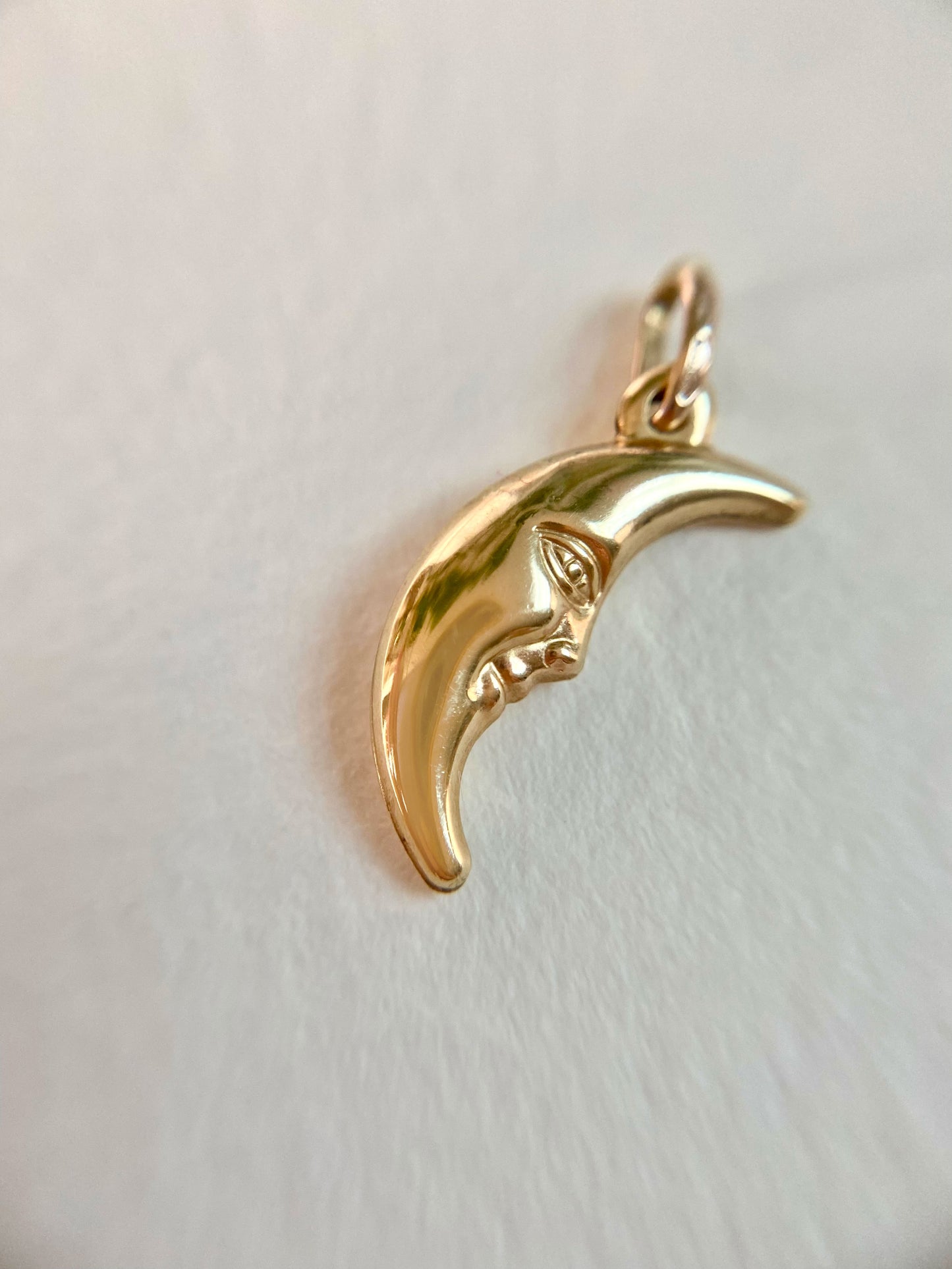 🌟 Preloved 9ct Gold Happy Moon Pendant