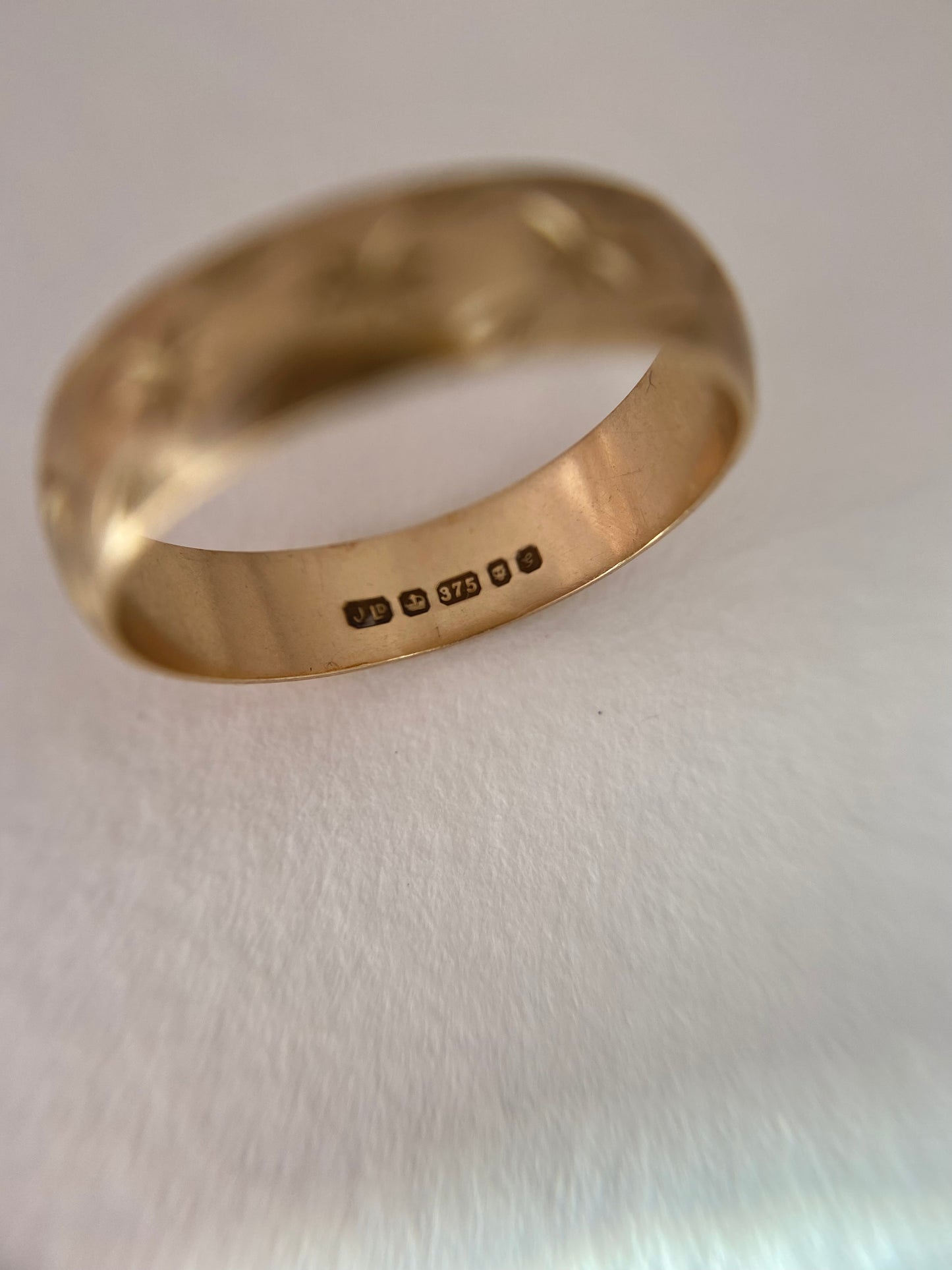 🌟 Vintage 9ct Gold Starry Band