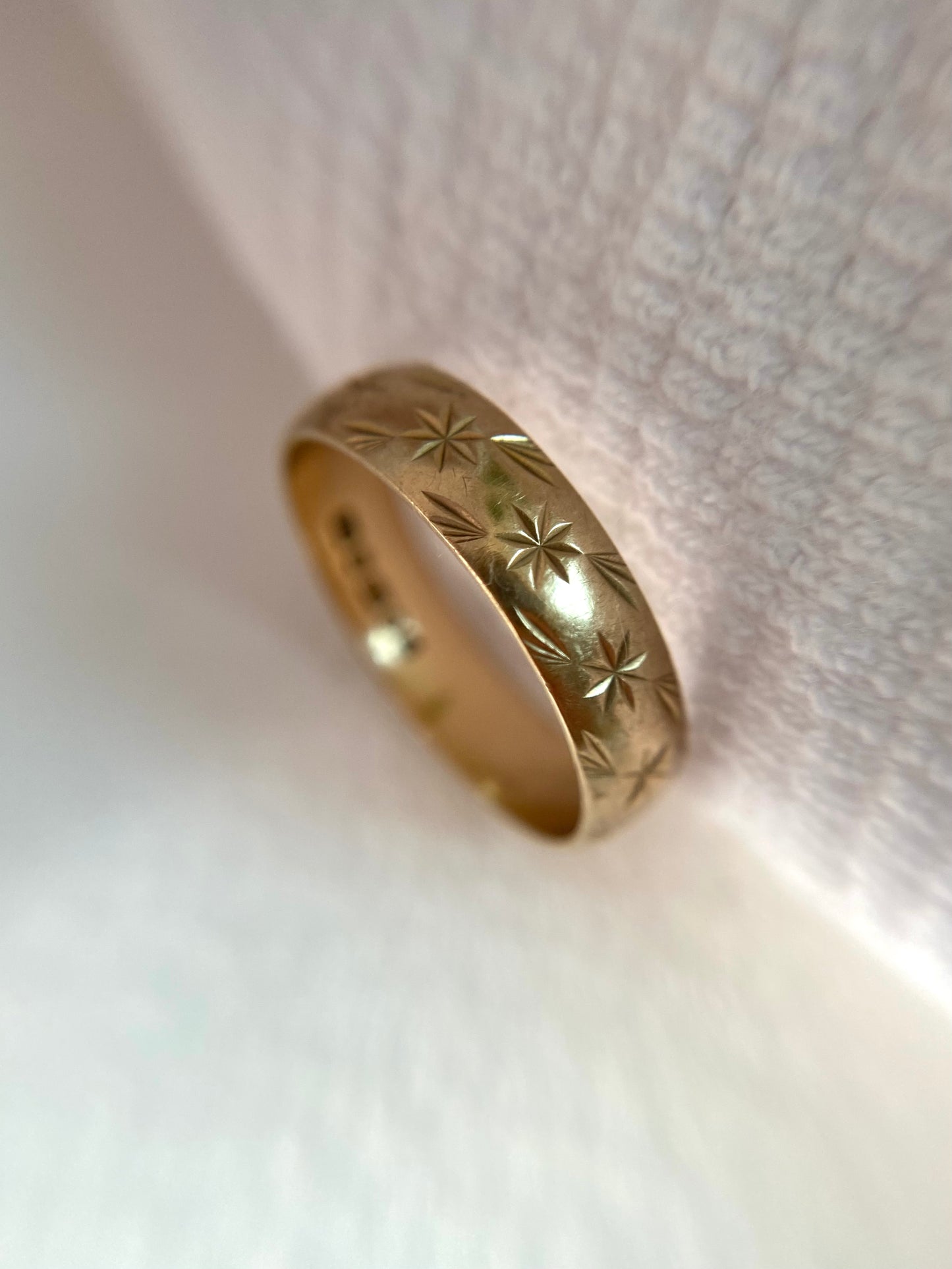 🌟 Vintage 9ct Gold Starry Band