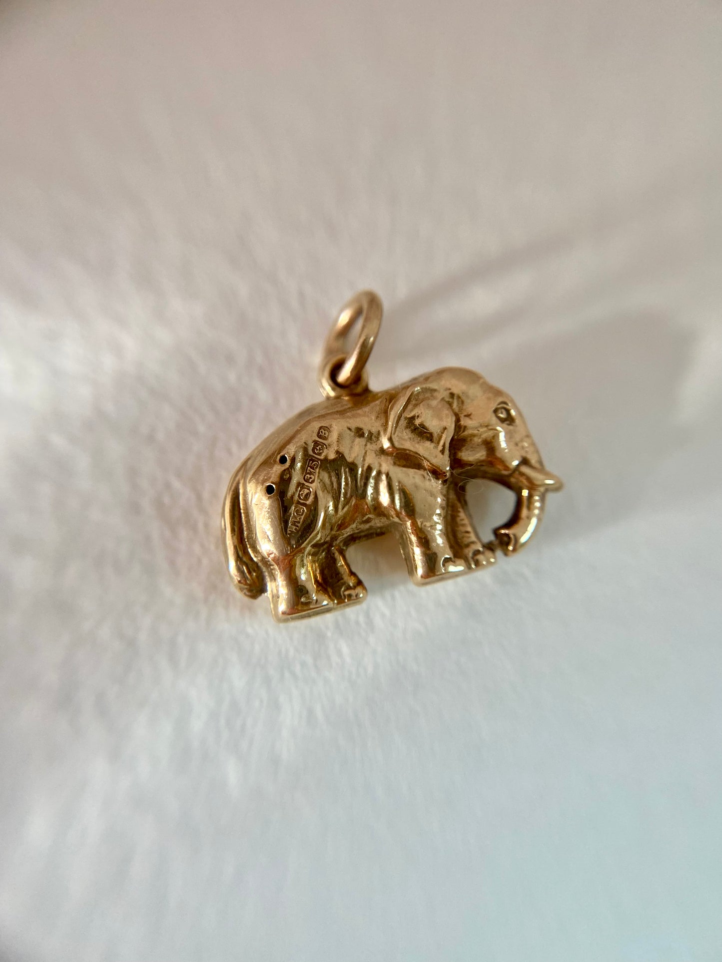 🌟 Vintage 9ct Gold Elephant Pendant