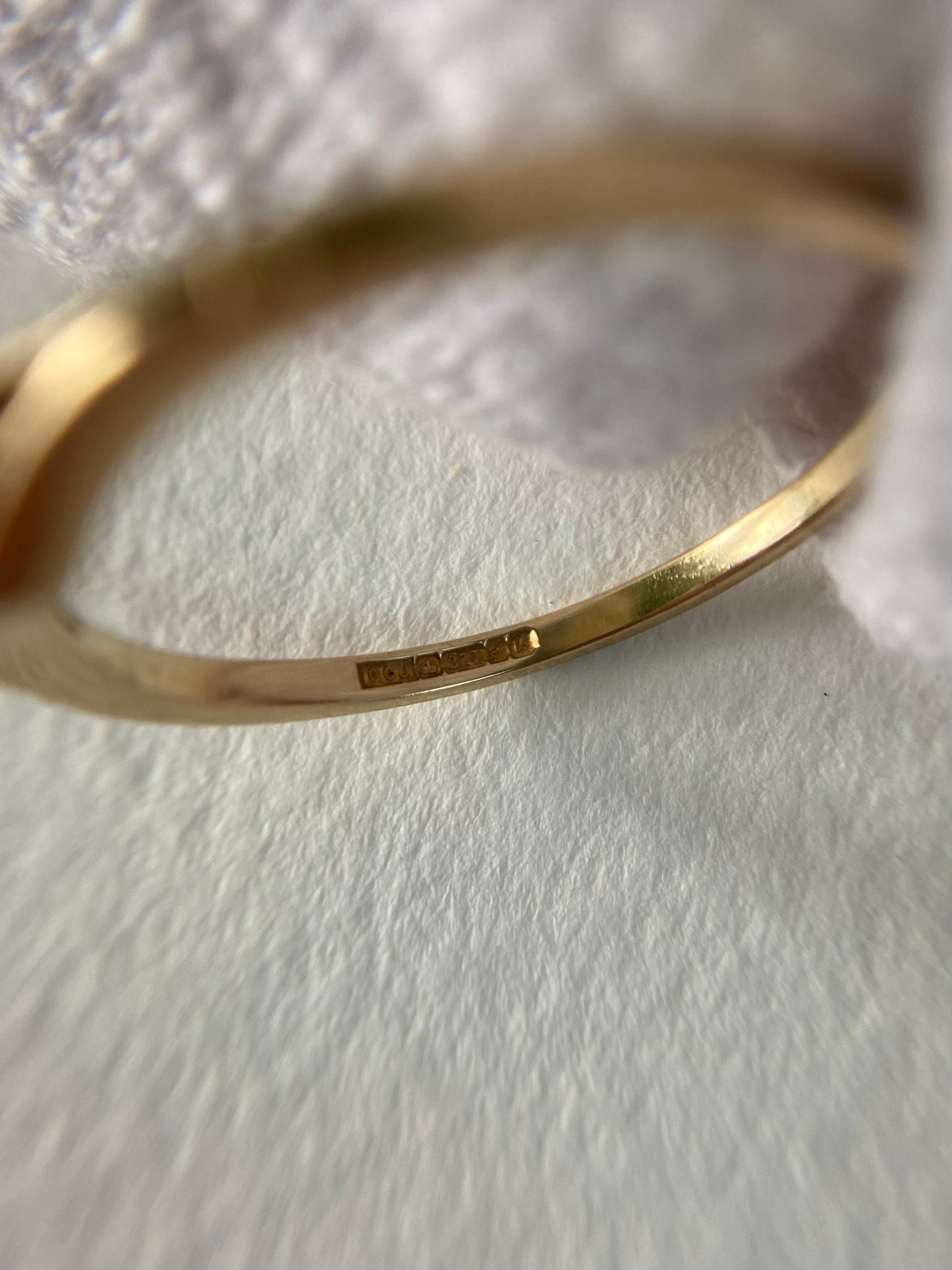 🌟 Vintage 9ct Gold Dainty Ruby Solitaire Ring