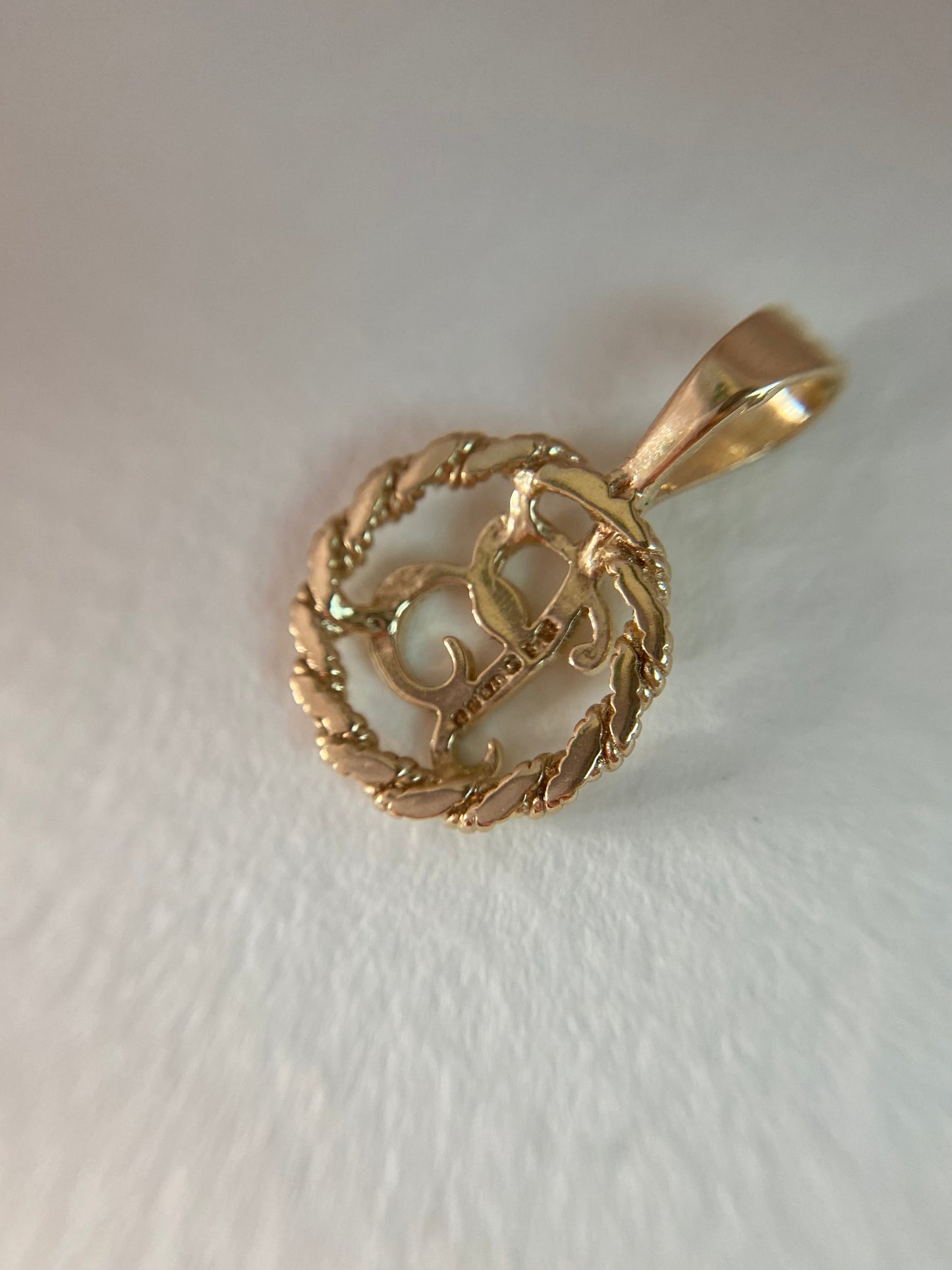 🌟 Preloved 9ct Gold Letter "B" Pendant