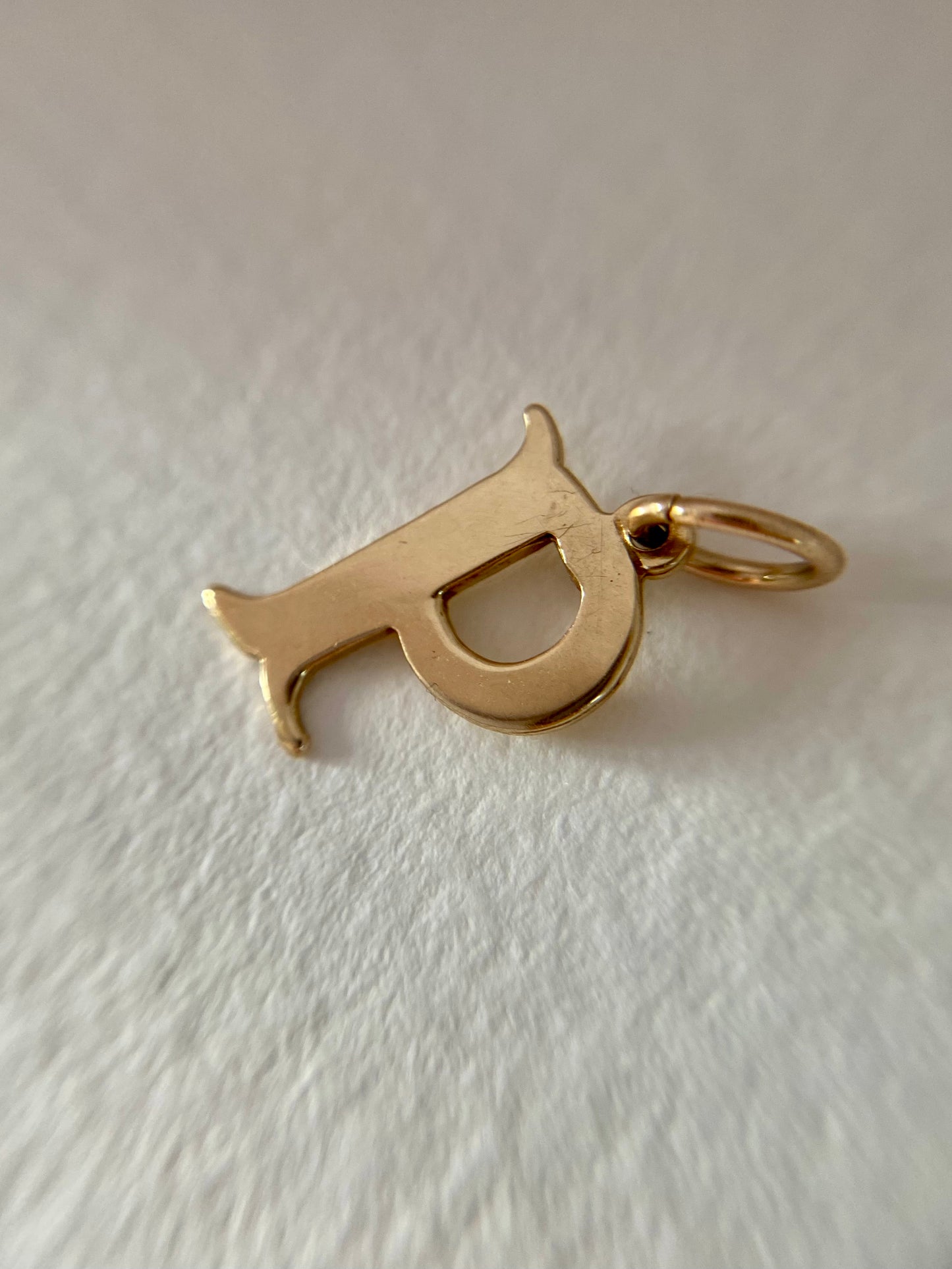 🌟 Preloved 9ct Gold Letter "P" Pendant