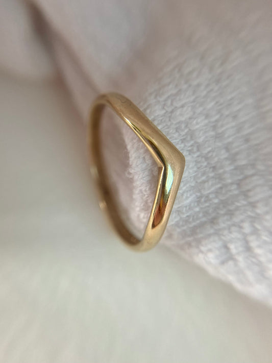 🌟 Preloved 9ct Gold Plain Wishbone Ring