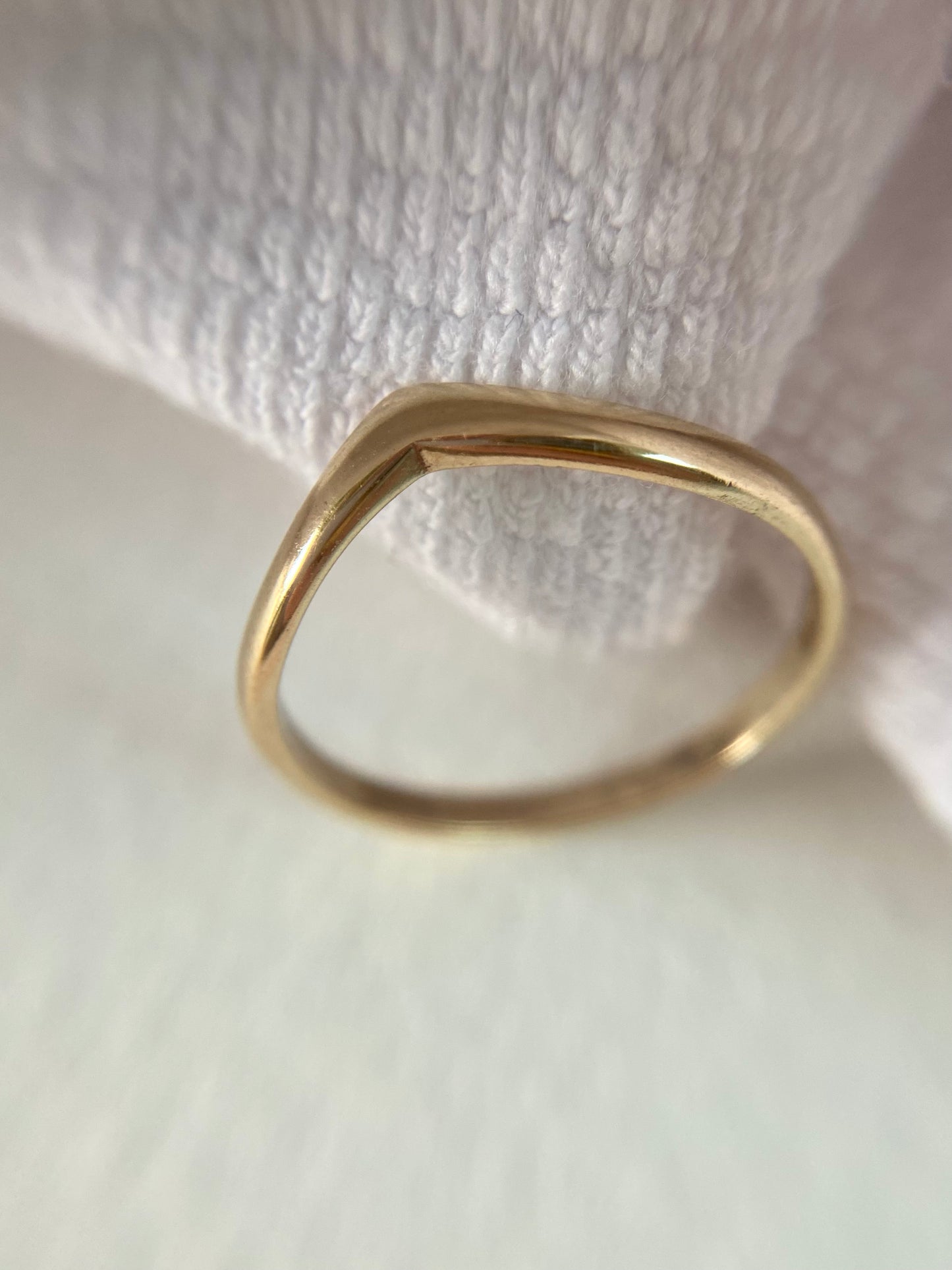 🌟 Preloved 9ct Gold Plain Wishbone Ring